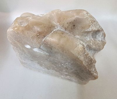 26193608k - Zeitgenössischer Monogrammist, dat. 00 (2000), Skulptur, Alabaster, liegender ...