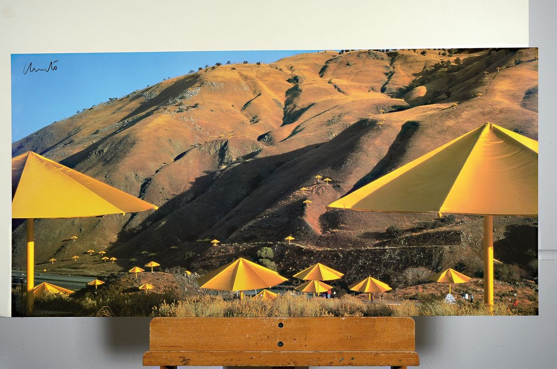 Detail k: Christo, geb. 1935, "The Umbrellas", Poligrafa 1991, Offsetlitho, handsign., ca. 99x50 cm