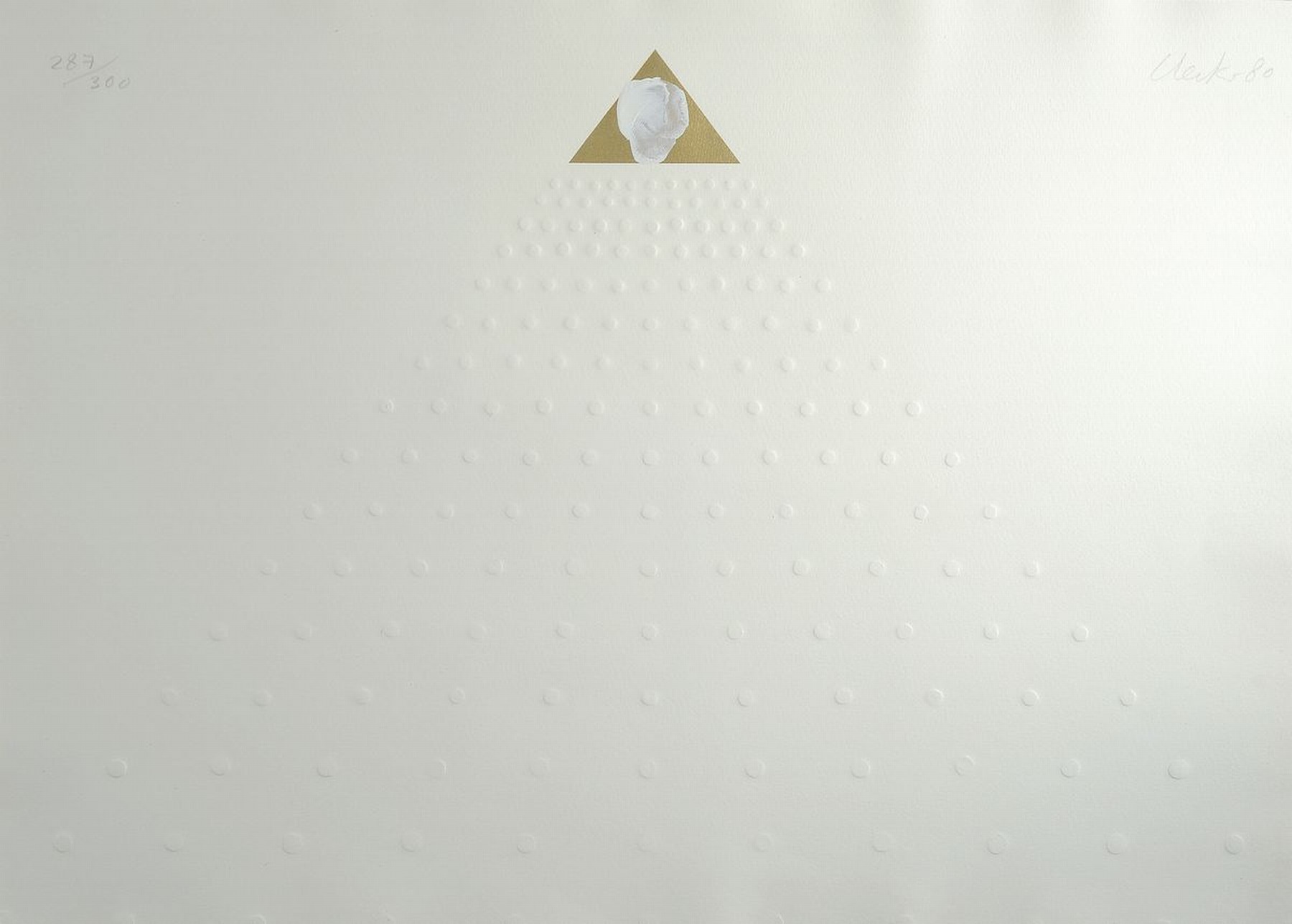 Günther Uecker, geb. 1930, Prägedruck, "Die Spitze der Pyramide (1980)", Goldfolie mit Daumenabdruck des Künstlers in weißer ...