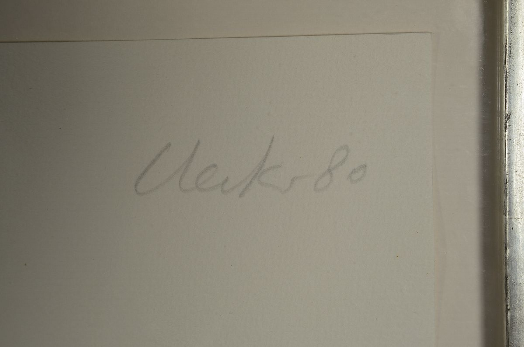 Detail a: Günther Uecker, geb. 1930, Prägedruck, "Die Spitze der Pyramide (1980)", Goldfolie mit Daumenabdruck des Künstlers in weißer ...