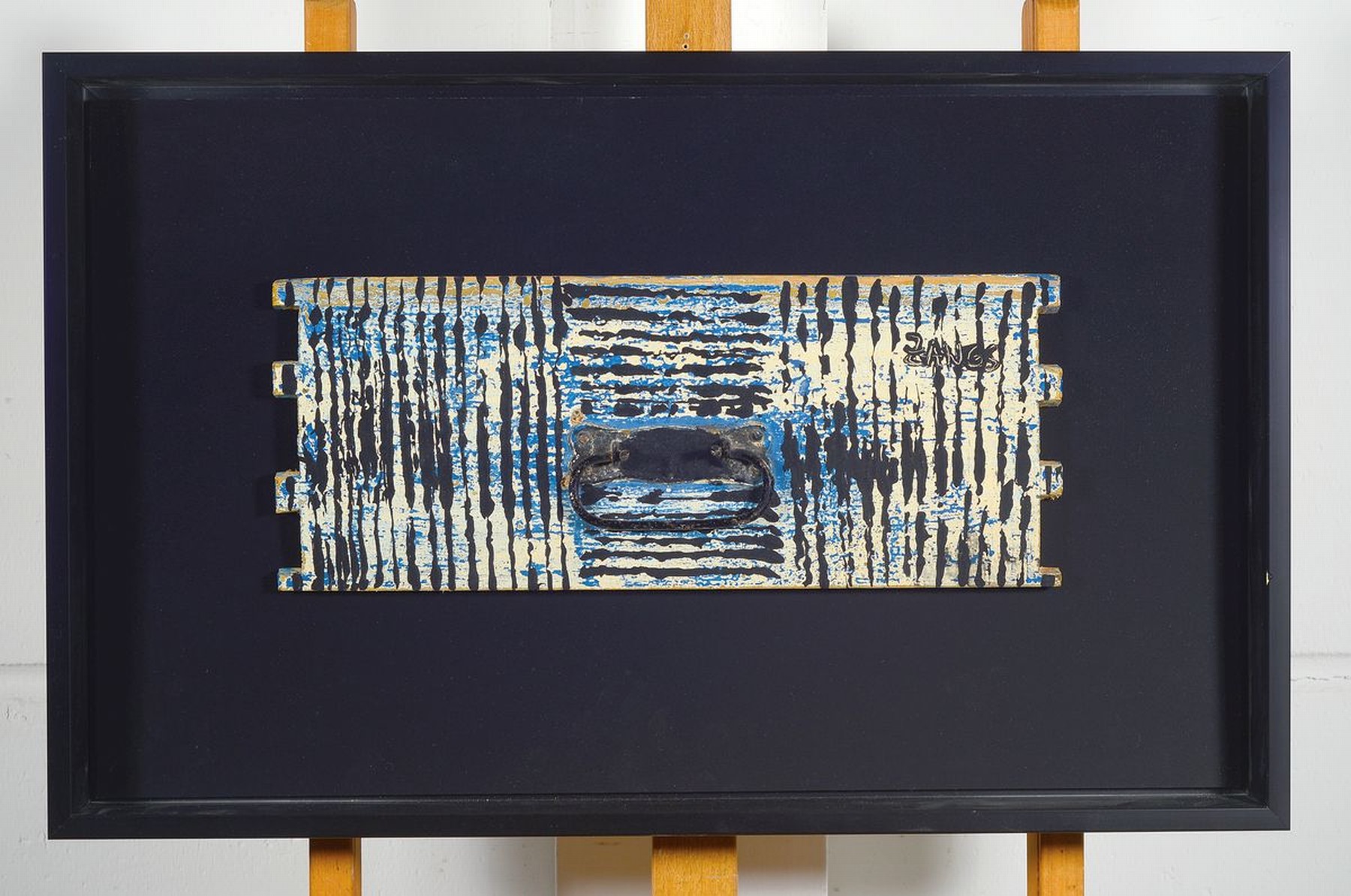 Detail k: Herbert Zangs,1924-2003, Acryl/Holz, Objekt: Reihung Schubladenfront, 19 x 45 cm, wohl 80er Jahre, Zangs hat hier ein Schubladenvorderteil mit ...