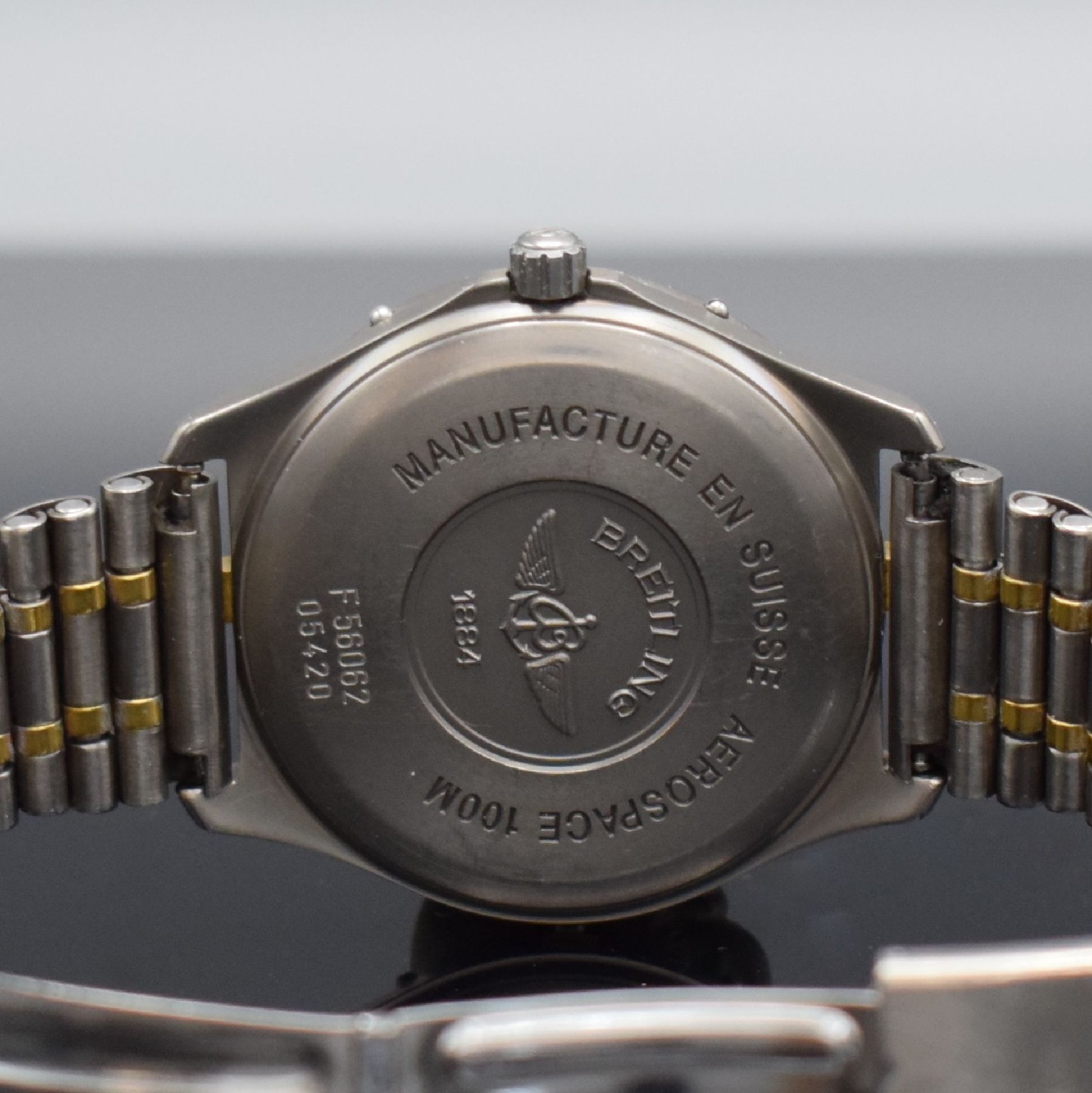 Detail h: BREITLING Aerospace Multifunktionsuhr in Titan/Gold Ref. F56062, Schweiz lt. orig. Papier verkauft 1995, quarz, satiniertes gedr. Geh., eins. drehb. ...