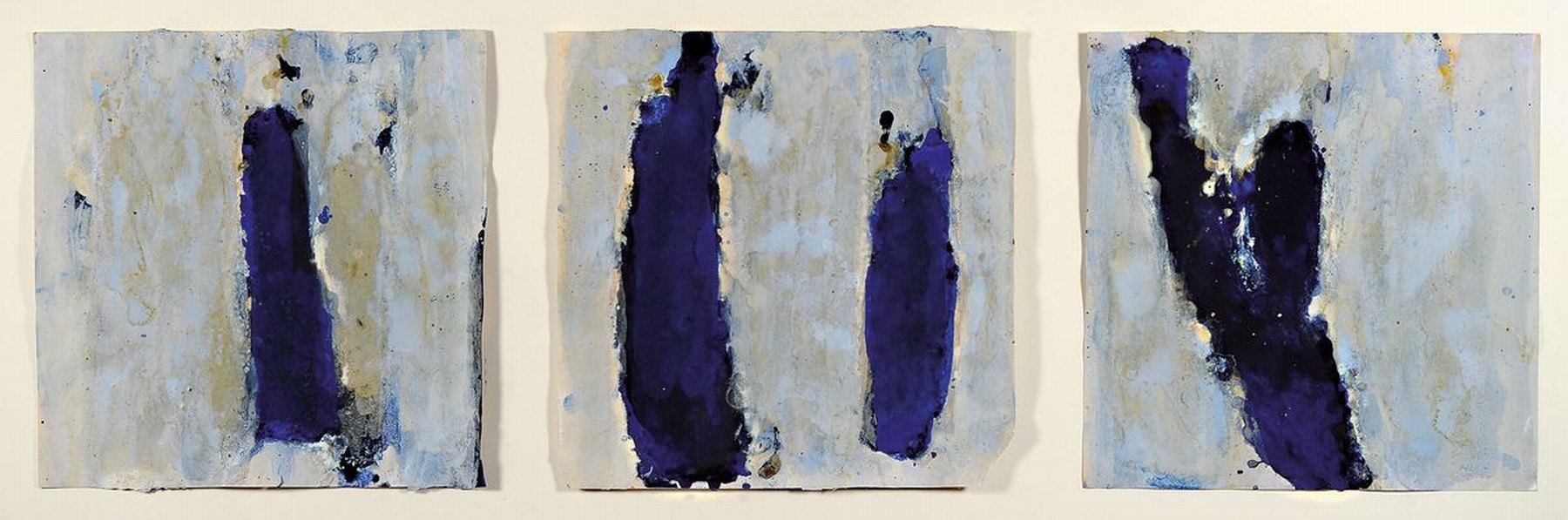 Triptychon eines zeitgenössischen Malers, Gouache und Lack auf Papier, je ca. 31x31cm, unter Glas, R. ca. 58x123cm
