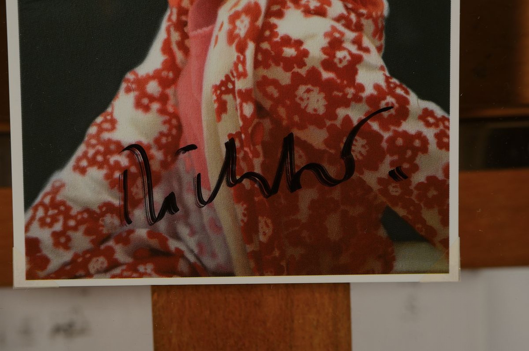 Detail a: Gerhard Richter, geb. 1932, "Betty", Kunstpostkarte, sign., zwischen doppeltem Plexiglas gerahmt, Motiv ca. 15x10 cm, gesamt ca. 23x19 cm