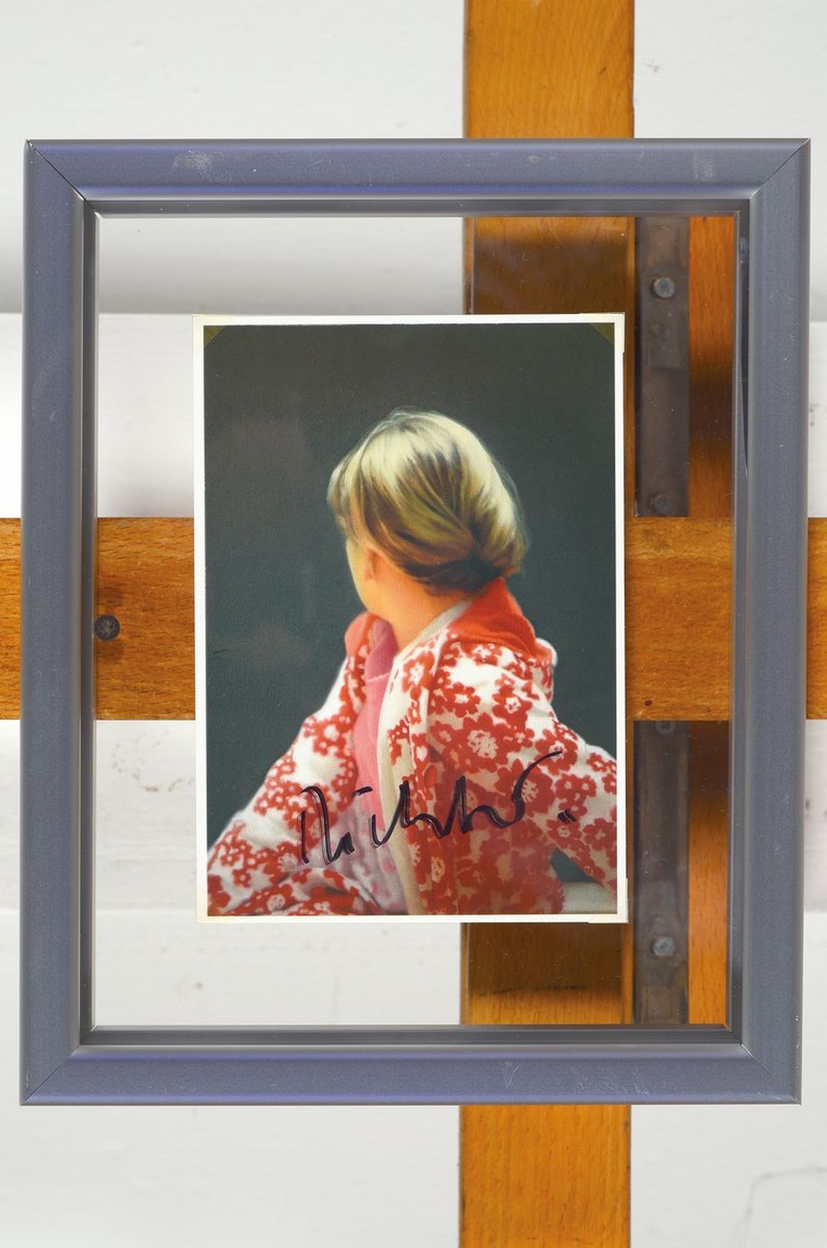 Detail k: Gerhard Richter, geb. 1932, "Betty", Kunstpostkarte, sign., zwischen doppeltem Plexiglas gerahmt, Motiv ca. 15x10 cm, gesamt ca. 23x19 cm