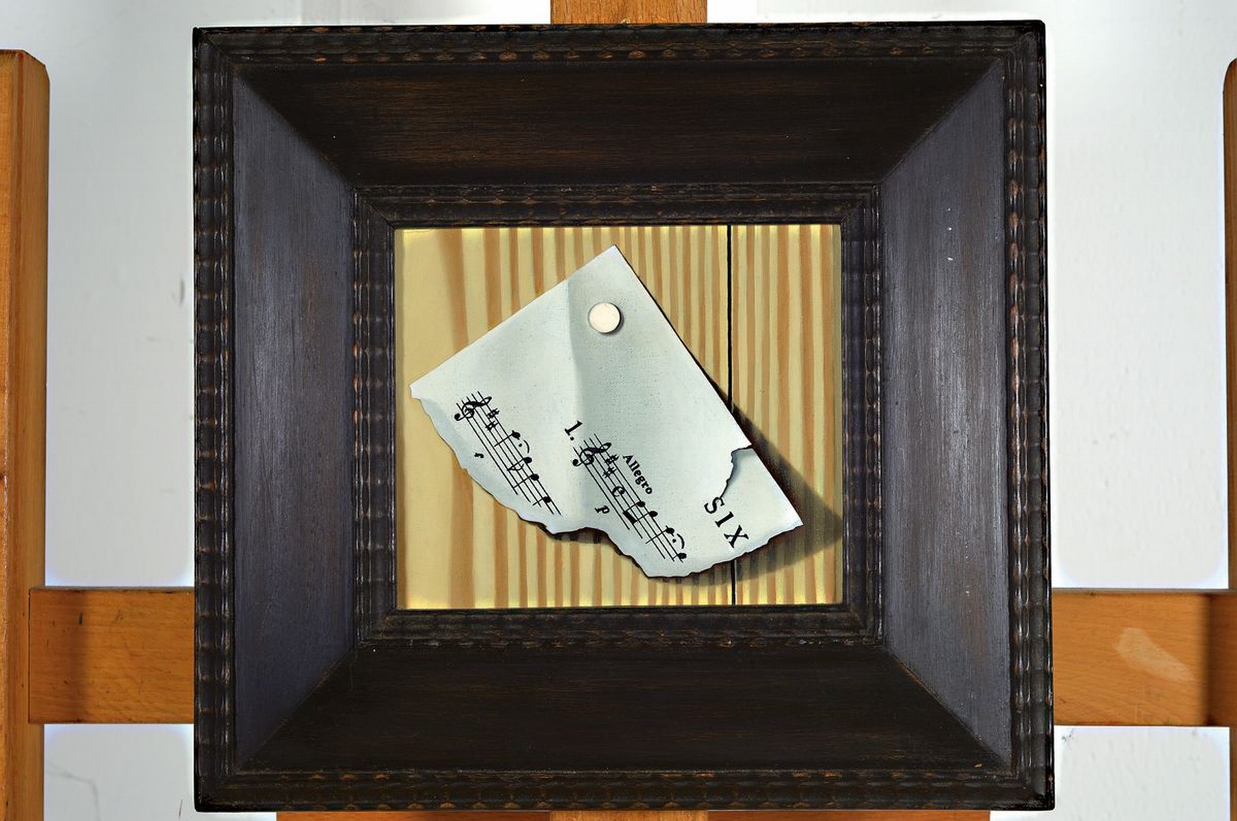 Detail k: Klaus Langkafel, 1941 - 2007, Notenblatt, fotorealistische Malerei mit Applikation, rückseitig signiert, dat. 80, 12.5 x 15 cm, Rahmen