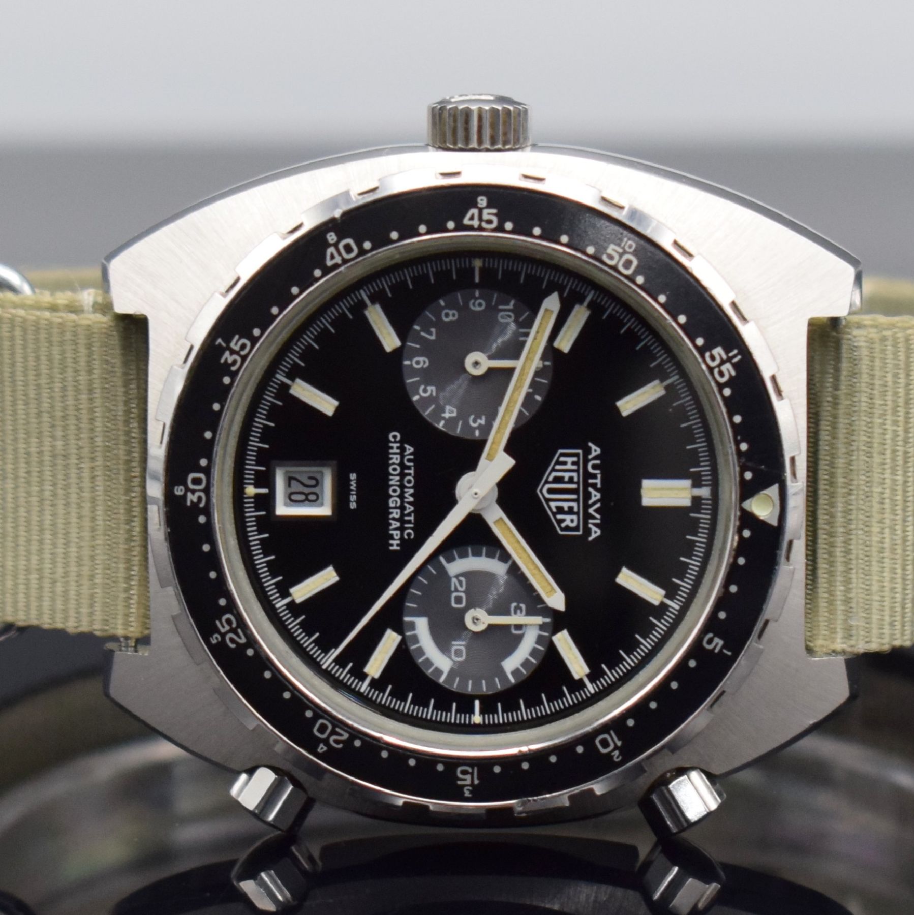 Detail a: HEUER Autavia Herrenarmbanduhr in Edelstahl mit Chronograph Ref.-Nr. 11063V, Schweiz um 1980, Automatik, massives Gehäuse, Boden geschr., eins. ...