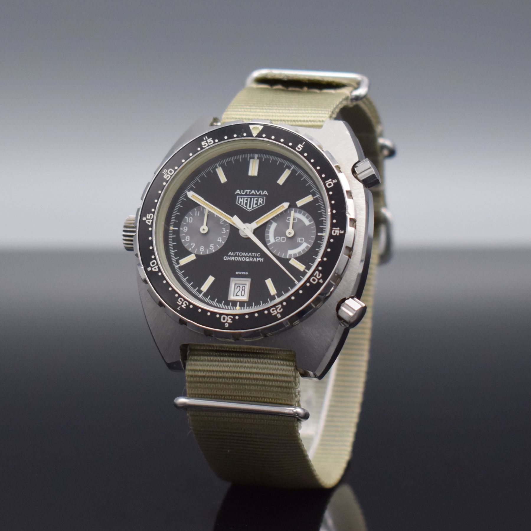 Detail b: HEUER Autavia Herrenarmbanduhr in Edelstahl mit Chronograph Ref.-Nr. 11063V, Schweiz um 1980, Automatik, massives Gehäuse, Boden geschr., eins. ...