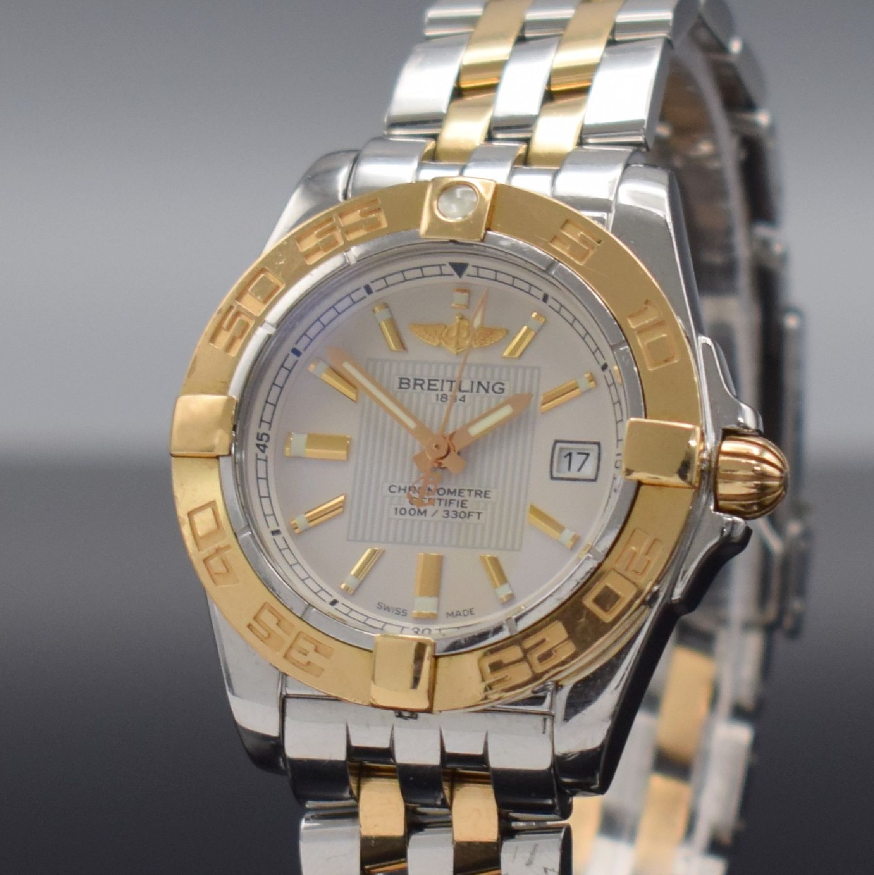 Detail c: BREITLING Galactic 32 Damenarmbanduhr, Schweiz um 2010, quarz, Ref. C71356, Edelstahl/Gold komb., massives Gehäuse, Boden geschr., eins. drehb. ...