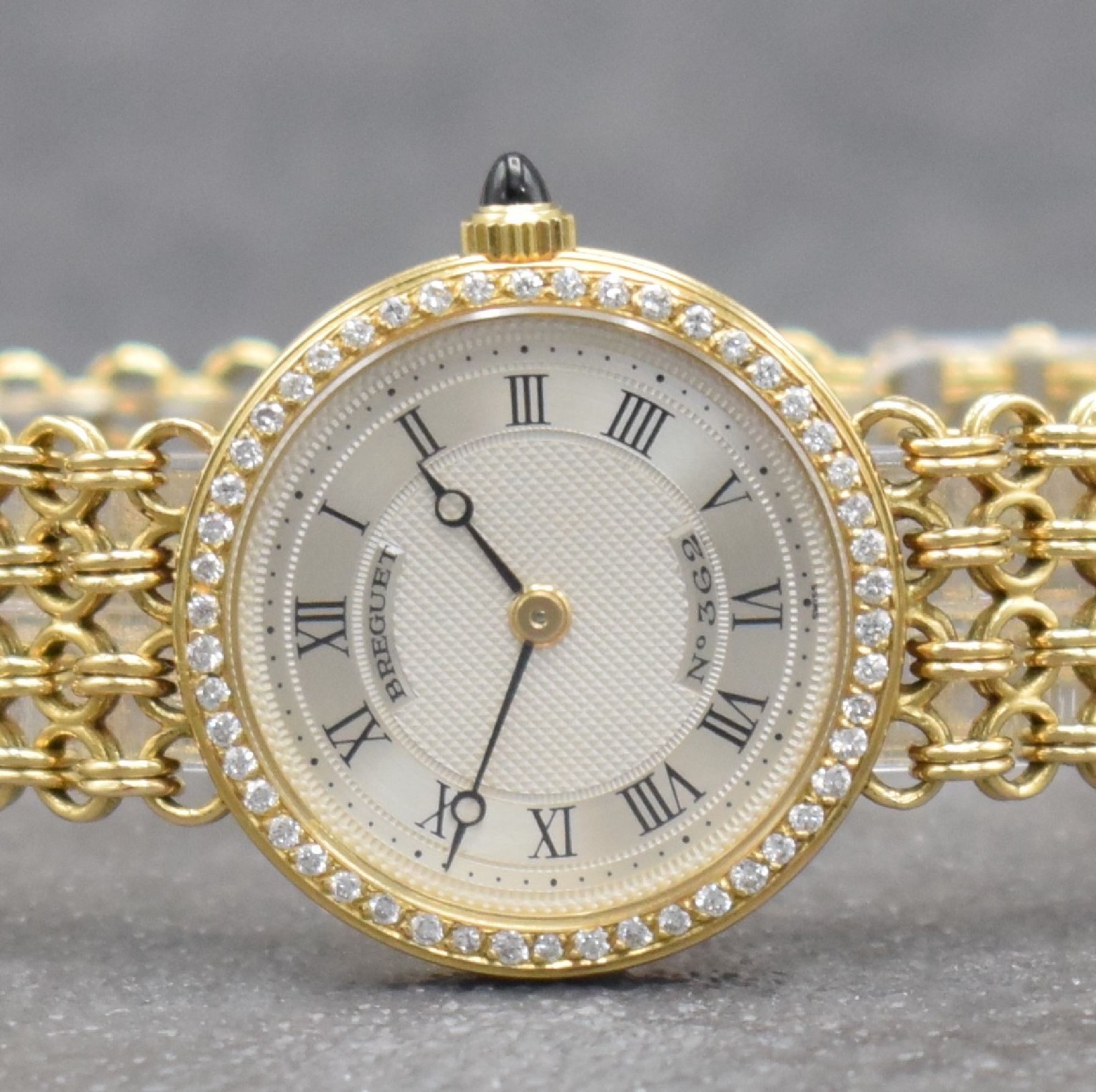Detail a: BREGUET Classic Lady Damenarmbanduhr in GG 750/000 mit Brillanten, Schweiz um 1990, Handaufzug, 2-teil. Gehäuse, Boden aufgedr., Lünette aufw. m. ...