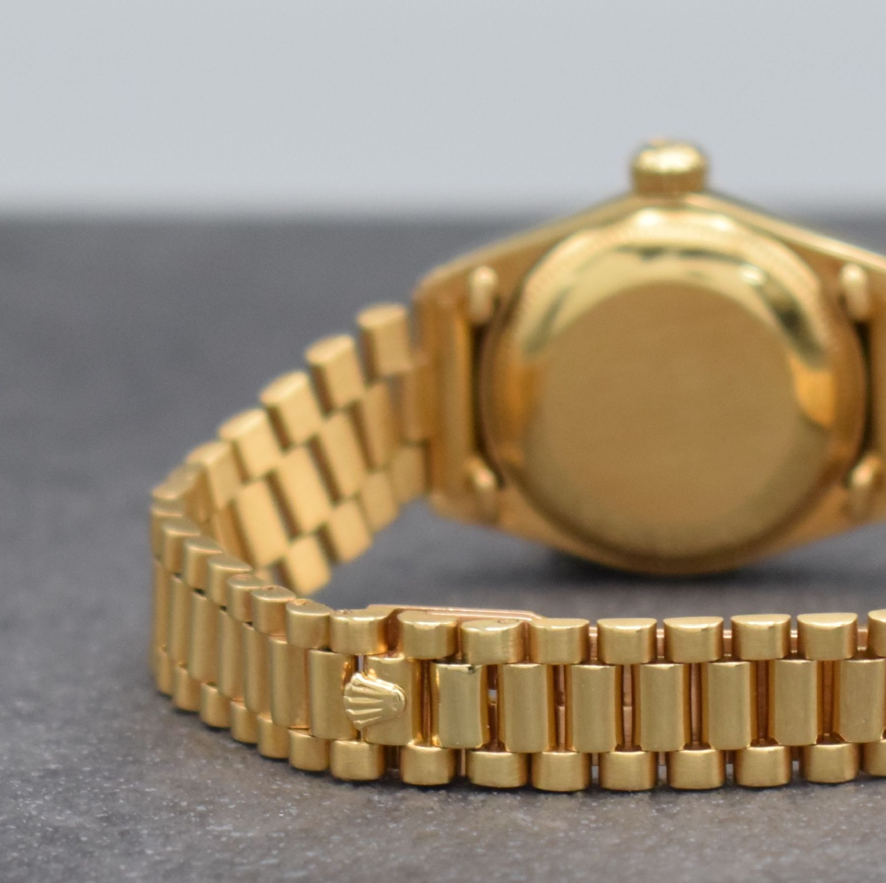 Detail d: ROLEX Datejust Damenarmbanduhr in GG 750/000, Schweiz um 1980, Automatik, Ref. 6917, verschr. Oystergehäuse inkl. Presidentband m. Faltschl., gold. ...