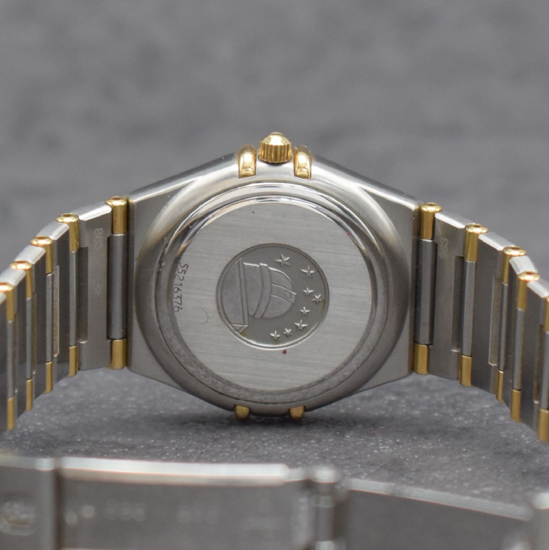 Detail f: OMEGA Constellation Damenarmbanduhr, Schweiz 1996, quarz, Edelstahl/Gold komb., 2-teil. Gehäuse, Boden gedr., Gliederbd. m. Faltschl.,Goldlünette ...