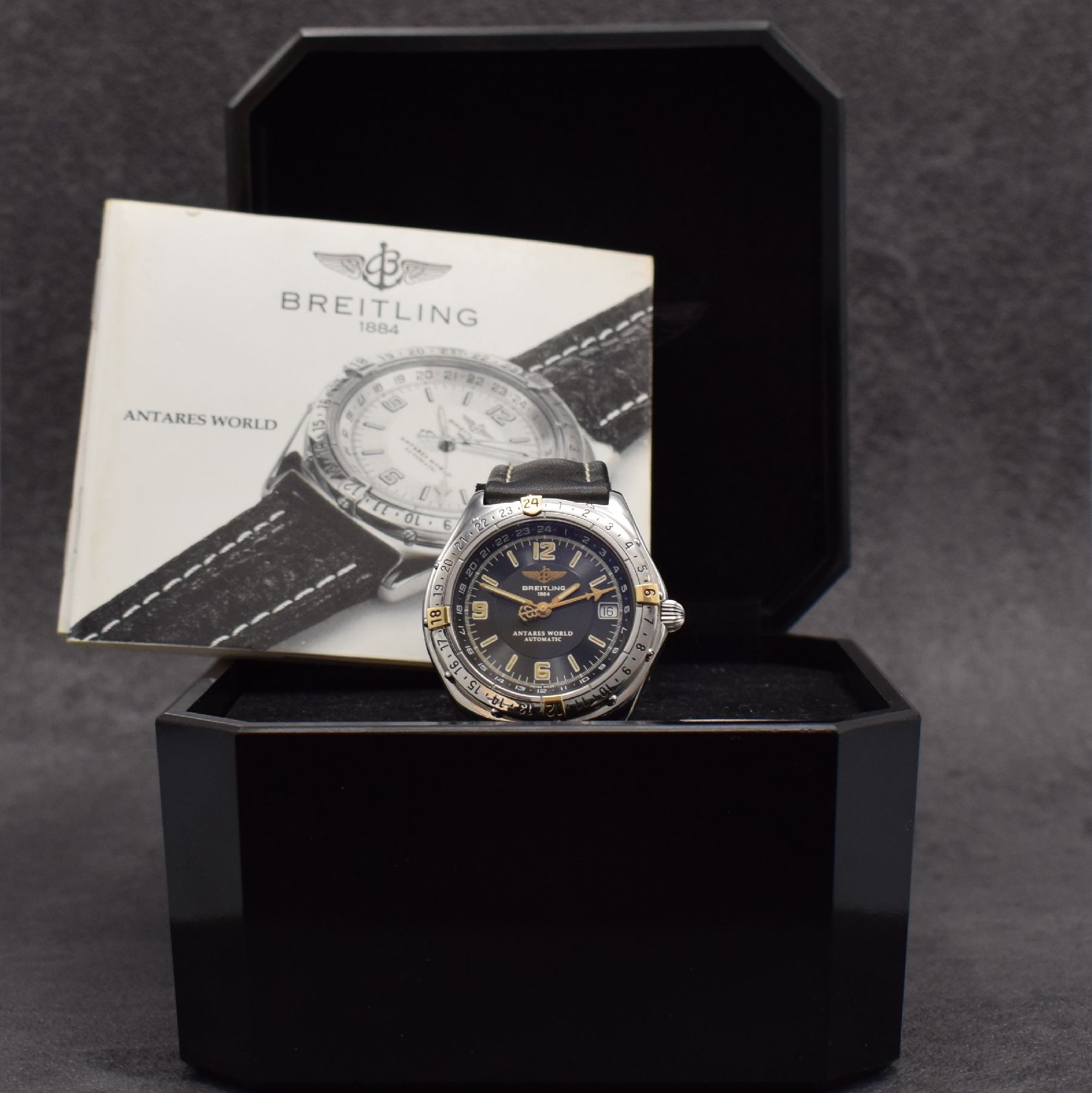 Detail i: BREITLING Antares World Herrenarmbanduhr mit 2er Zeitzone, Schweiz um 1995, Automatik, Ref. B 32047, verschr. Edelstahlgeh., Lünette m. verg. Reiter ...