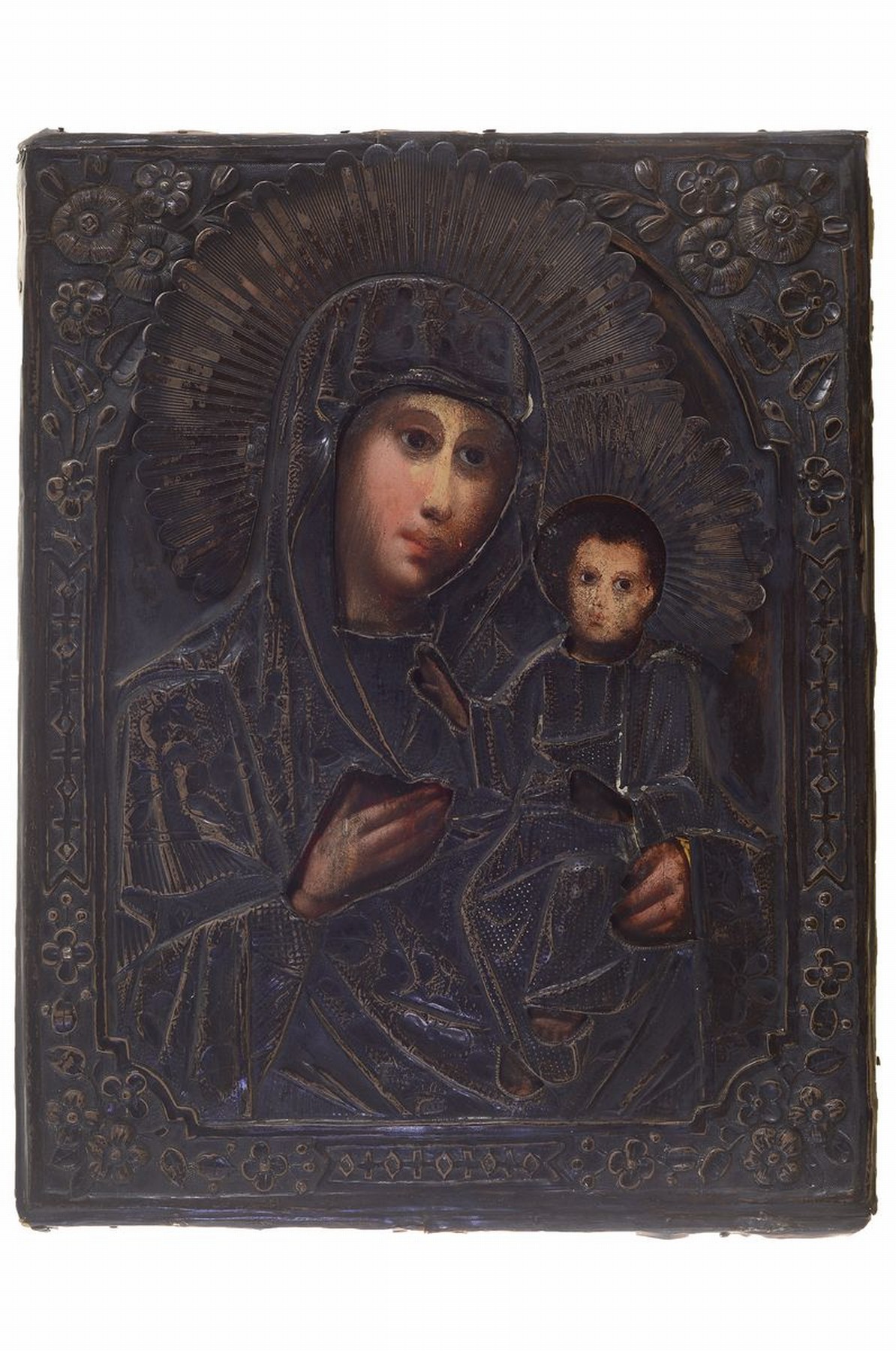 Ikone mit Silberoklad, Russland, dat. 1874, 84er Silber, gepunzt AR, Mutter Gottes mit Jesuskind, umlaufende Blumeneinfassung, Oklad leicht verbeult, ...