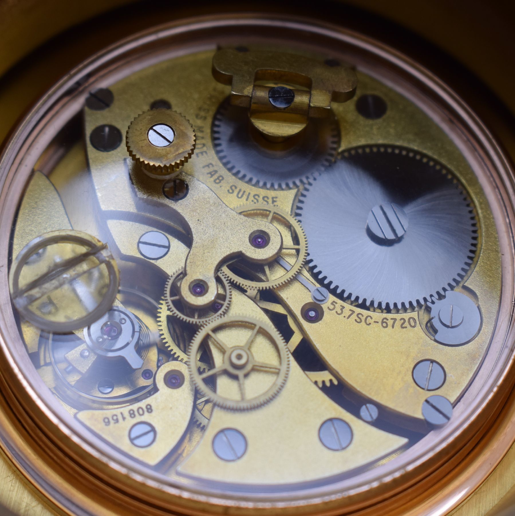 Detail f: OMEGA Hora Exacta Pult-förmige Tischuhr mit Zentralsekunde und 100 Stunden Gangreserve Kal. 53.7SC, Schweiz um 1960, geschweiftes geneigtes Geh. ...