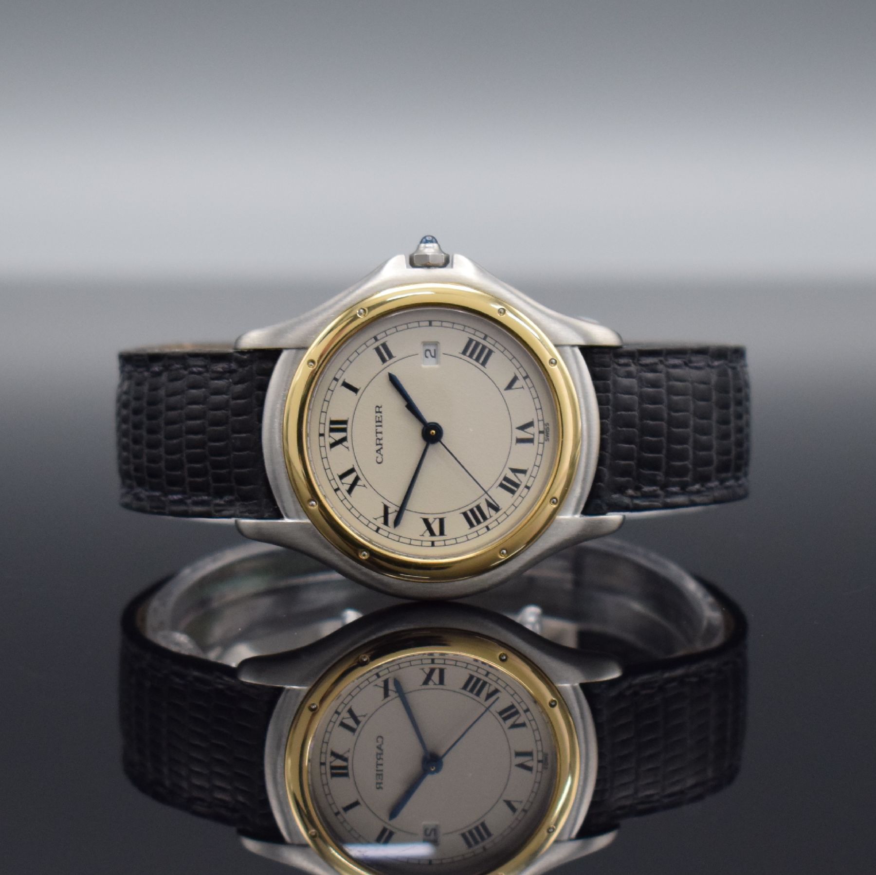 CARTIER Cougar Armbanduhr in Stahl/Gold mit original Lederband & Faltschließe, Schweiz um 1990, quarz, satiniertes Geh., pol. Gold- Lünette, Boden ...