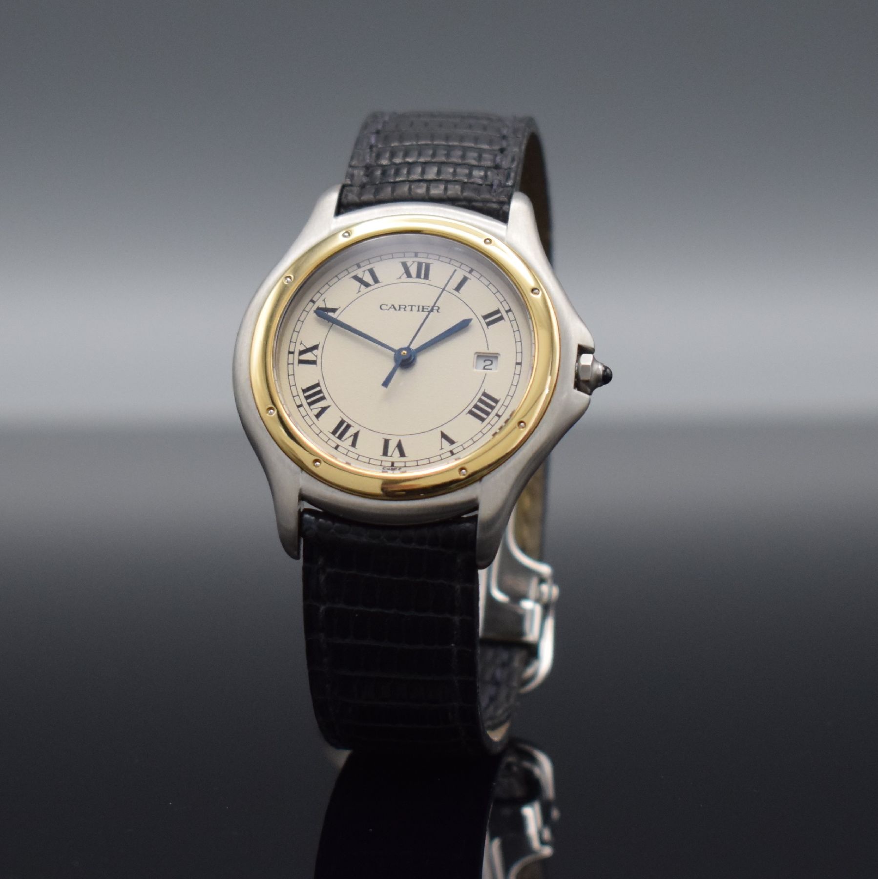 Detail b: CARTIER Cougar Armbanduhr in Stahl/Gold mit original Lederband & Faltschließe, Schweiz um 1990, quarz, satiniertes Geh., pol. Gold- Lünette, Boden ...