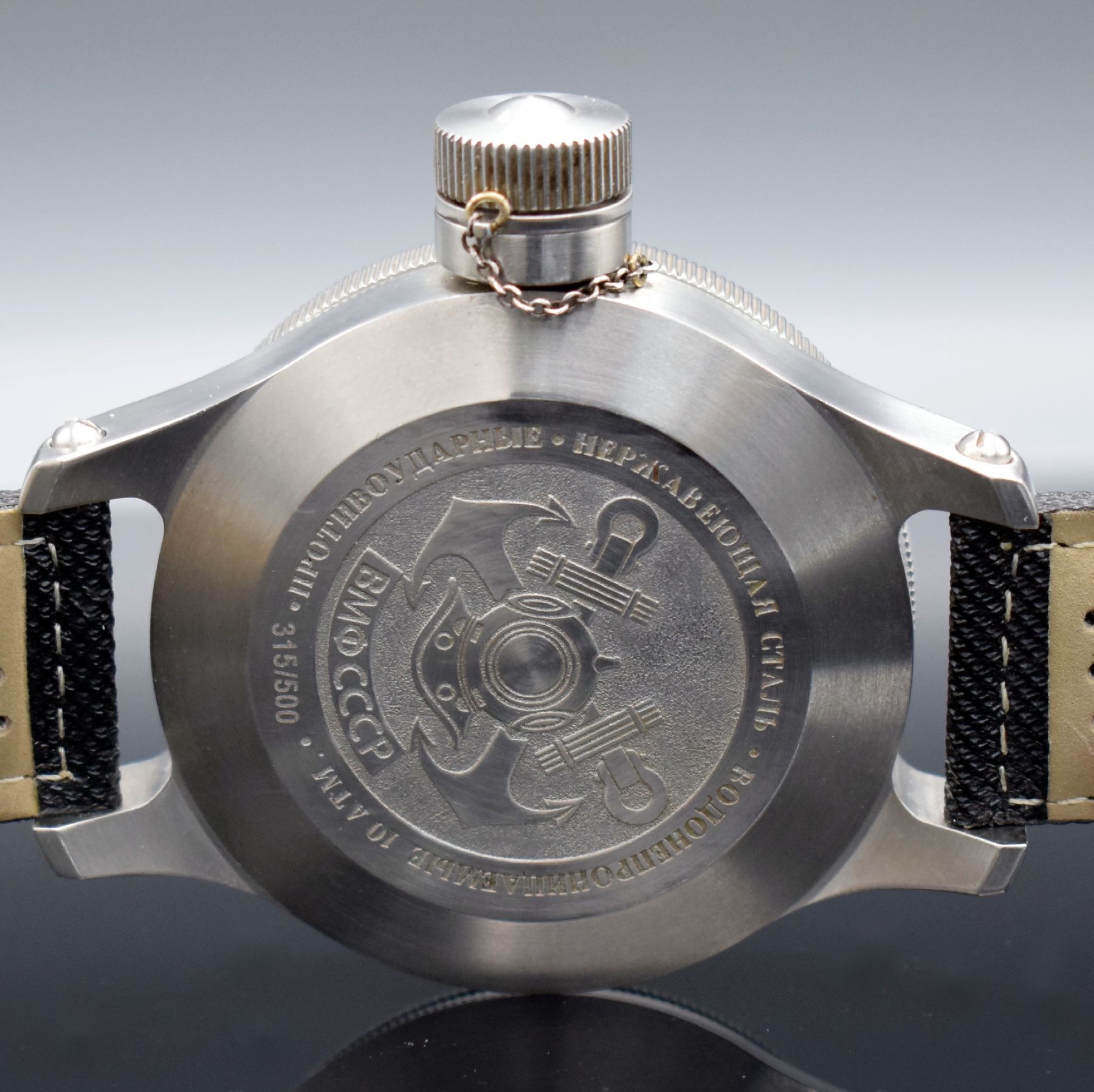 Detail e: AMPHIBIA russische Taucheruhr in limitierter Auflage von 500 Stück, Russland um 2015, Handaufzug, massives verschr. Gehäuse, Boden mit Kriegsmarine ...