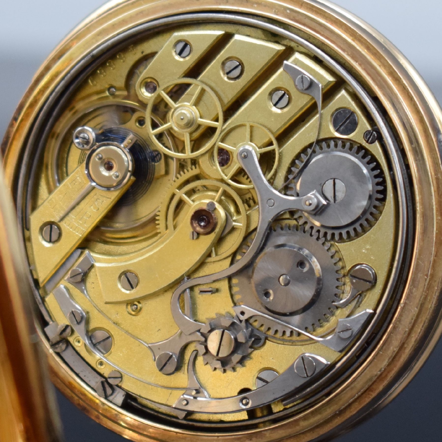 Detail i: Schwere Herrensavonette mit 1/4-Repetition, Vollkalender & Chronograph und prominentem Vorbesitzer in GG 585/000, Schweiz um 1900, Strahlen-guill. ...