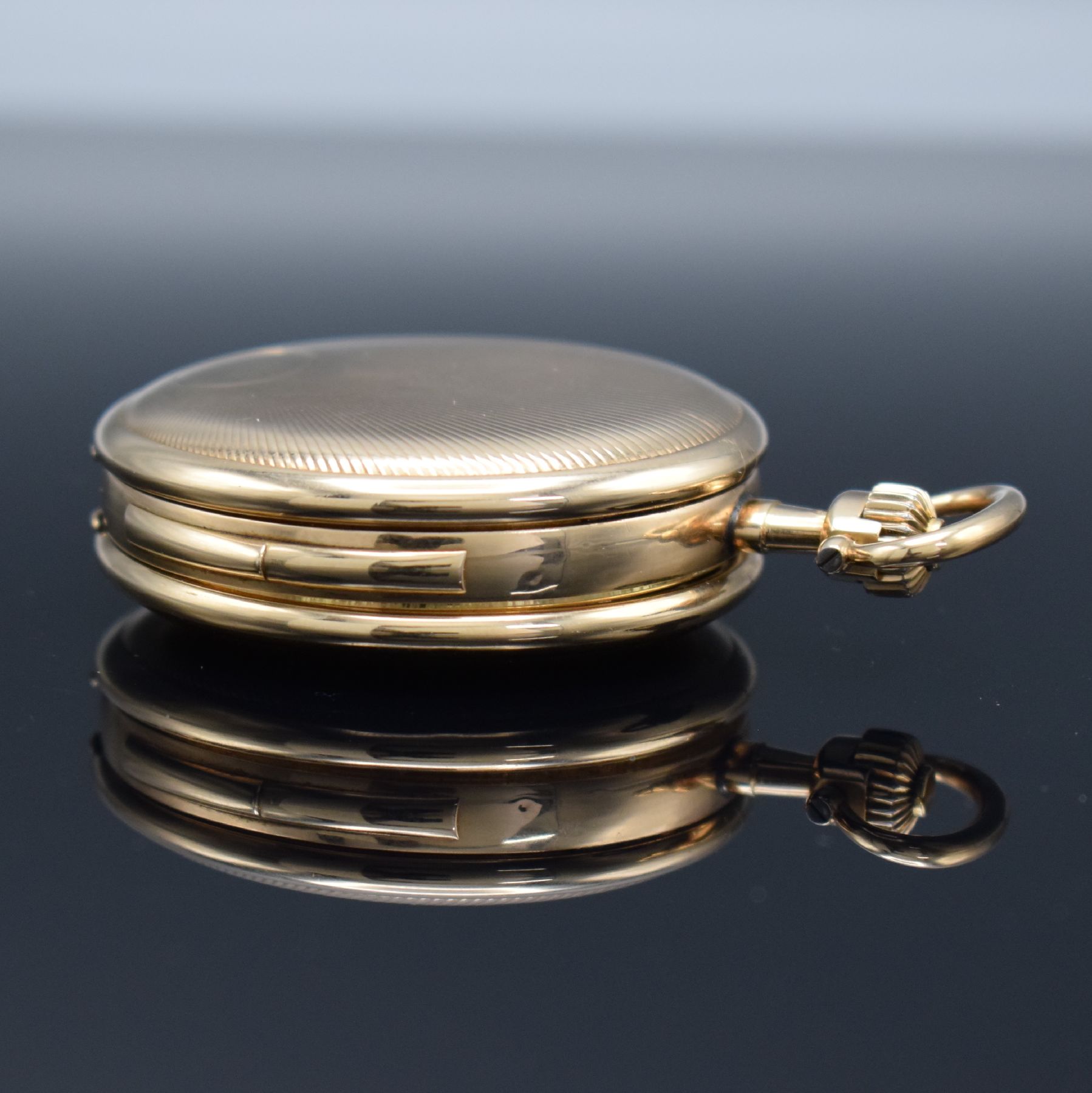 Detail j: Schwere Herrensavonette mit 1/4-Repetition, Vollkalender & Chronograph und prominentem Vorbesitzer in GG 585/000, Schweiz um 1900, Strahlen-guill. ...