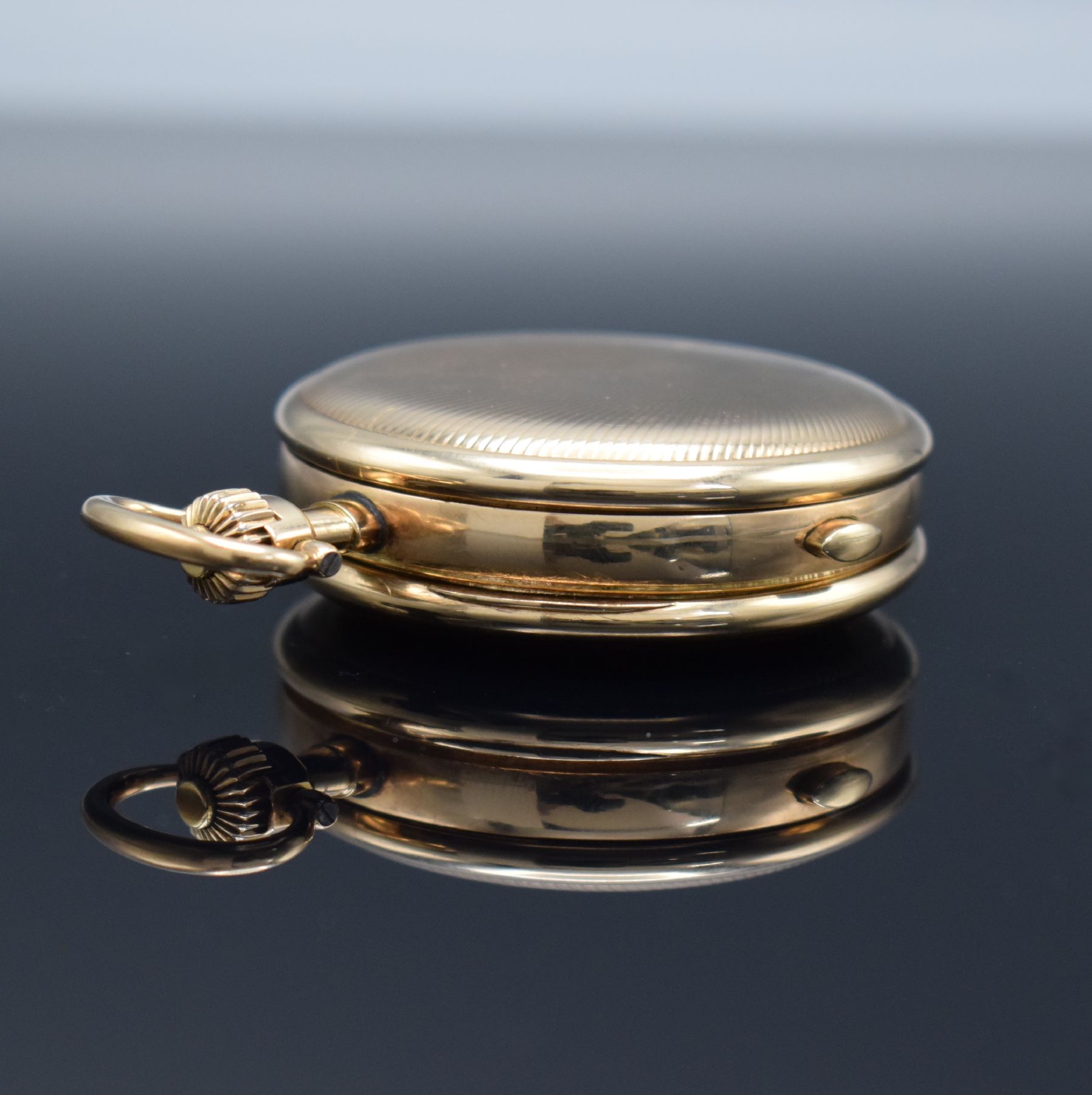 Detail k: Schwere Herrensavonette mit 1/4-Repetition, Vollkalender & Chronograph und prominentem Vorbesitzer in GG 585/000, Schweiz um 1900, Strahlen-guill. ...