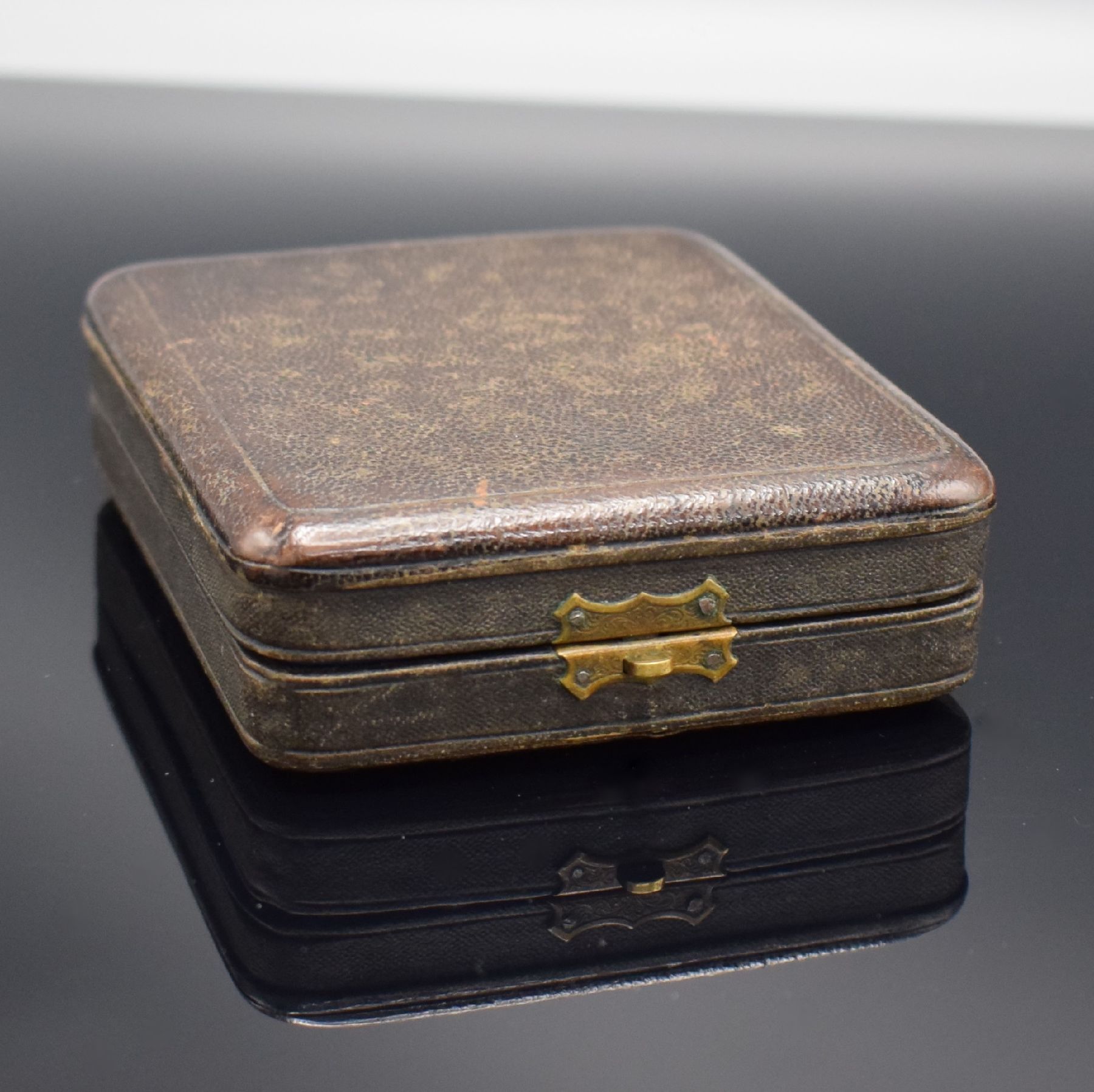 Detail n: Schwere Herrensavonette mit 1/4-Repetition, Vollkalender & Chronograph und prominentem Vorbesitzer in GG 585/000, Schweiz um 1900, Strahlen-guill. ...