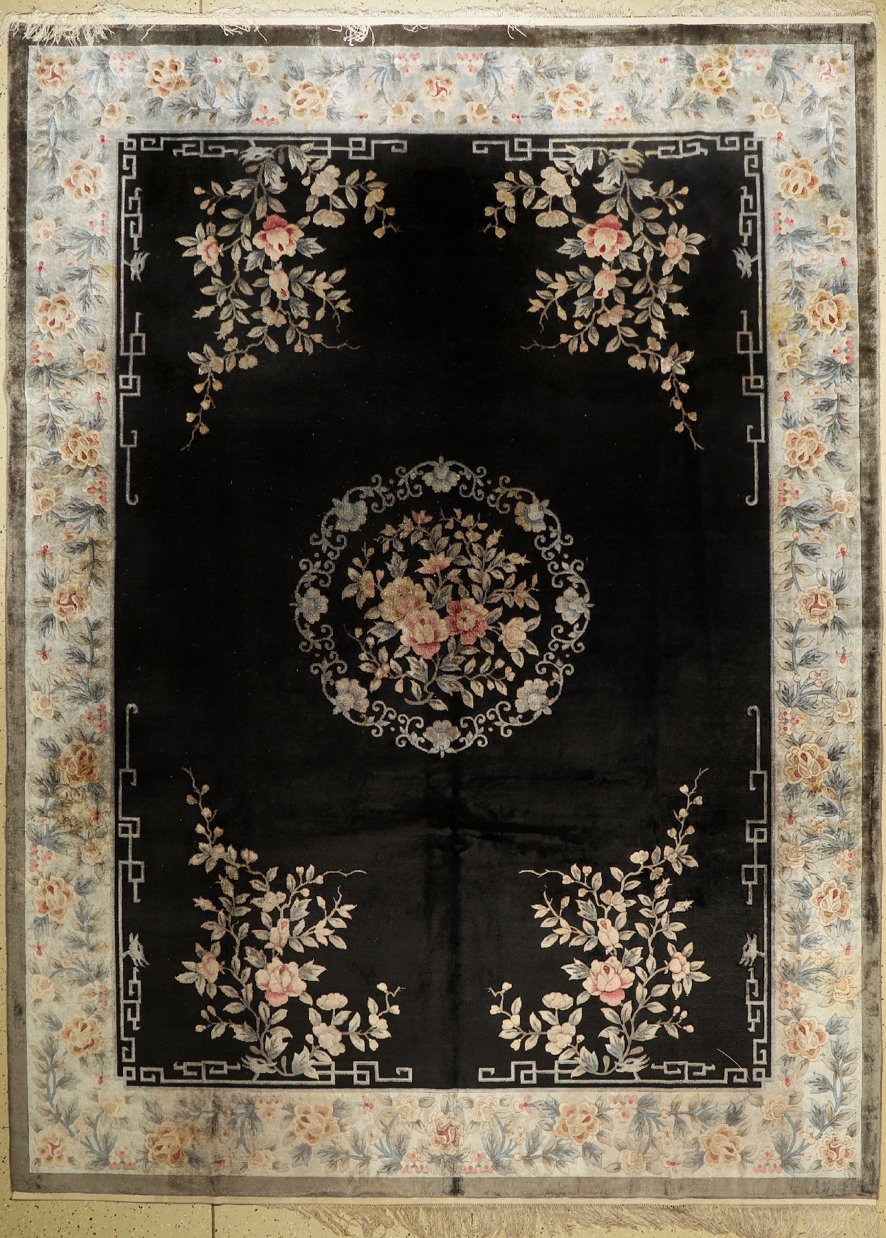 China Seide fein, ca. 50 Jahre, reine Naturseide, ca. 330 x 244 cm, Reinigungsbedürftig, EHZ: 2-3