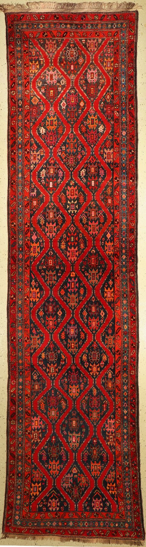 Karabagh alt, Kaukasus, um 1930, Wolle auf Wolle, ca. 437 x 113 cm, EHZ: 2