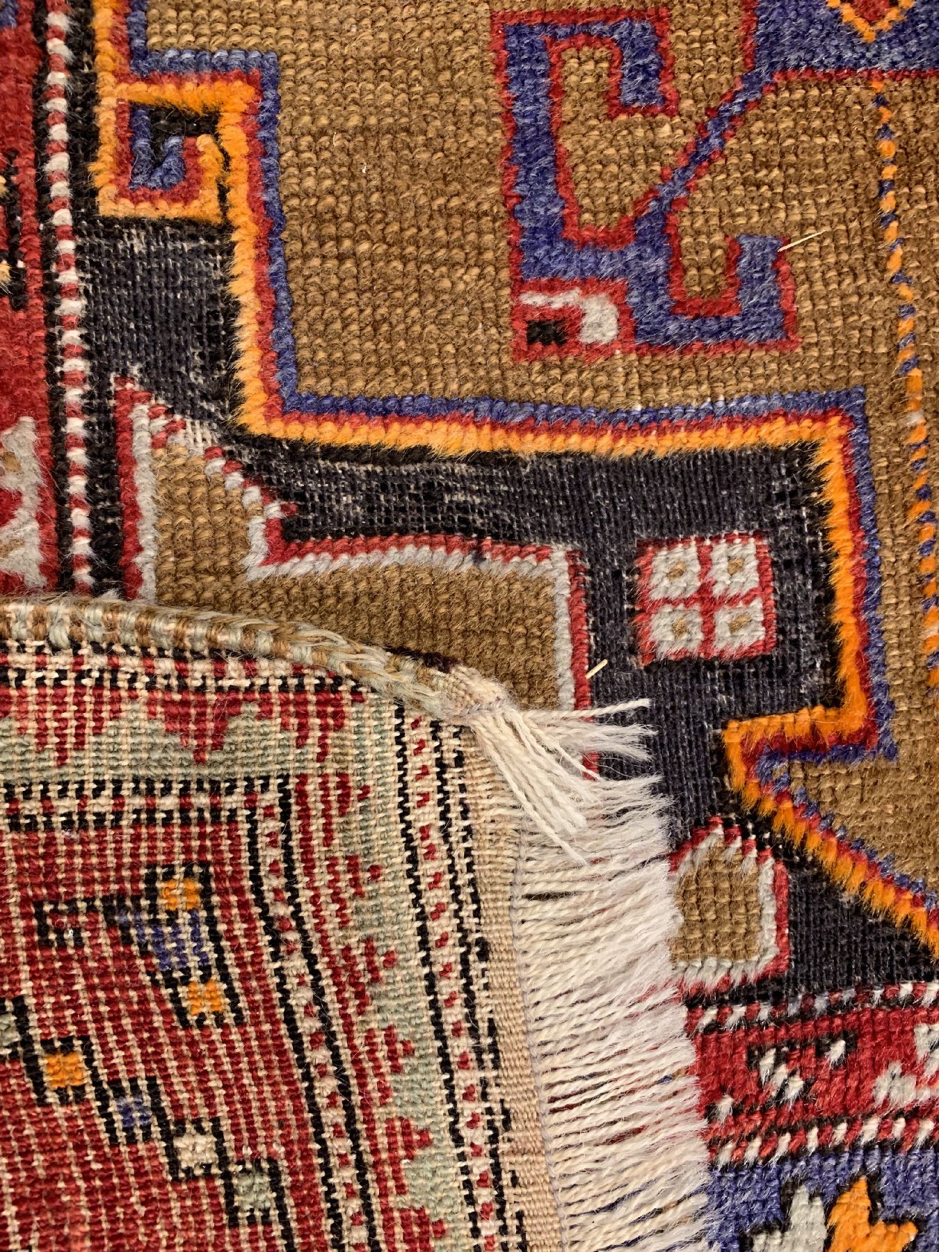 Detail d: Antiker Türkischer Dorfteppich, Türkei, um 1910, Wollle geknüpft auf Wolle, ca. 450 x 100cm, EHZ: 3(Altersbedingt guter Zustand).