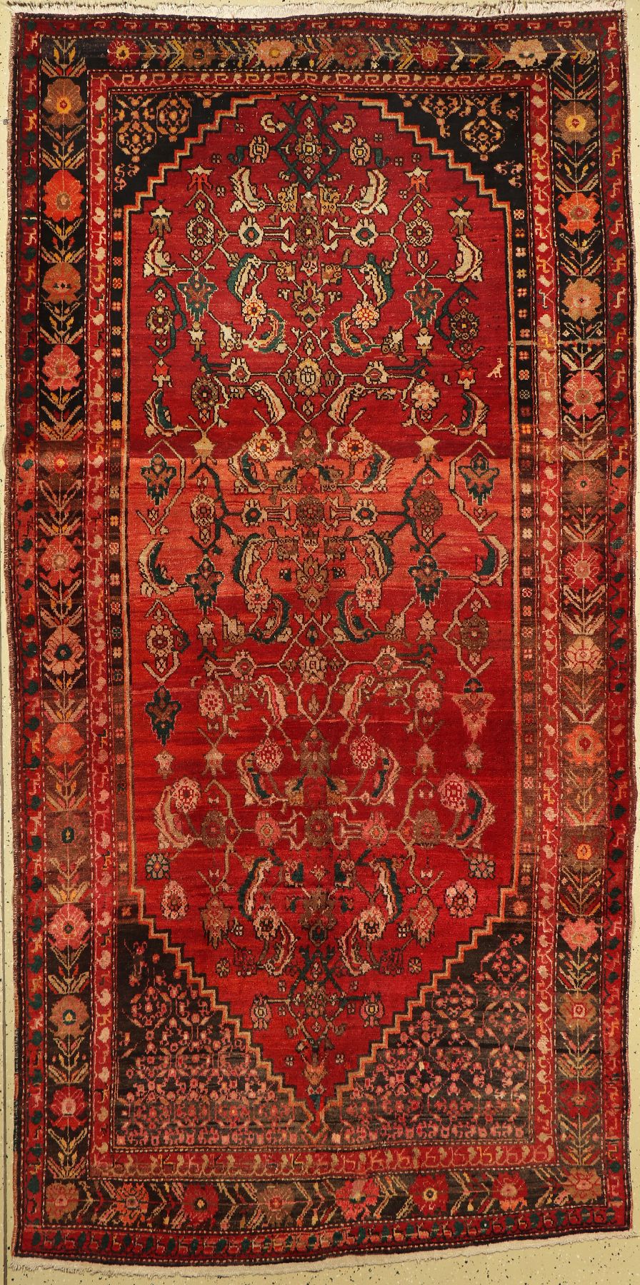 Karabagh alt, Kaukasus, ca. 60 Jahre, Wolleauf Baumwolle, ca. 306 x 152 cm, EHZ: 3