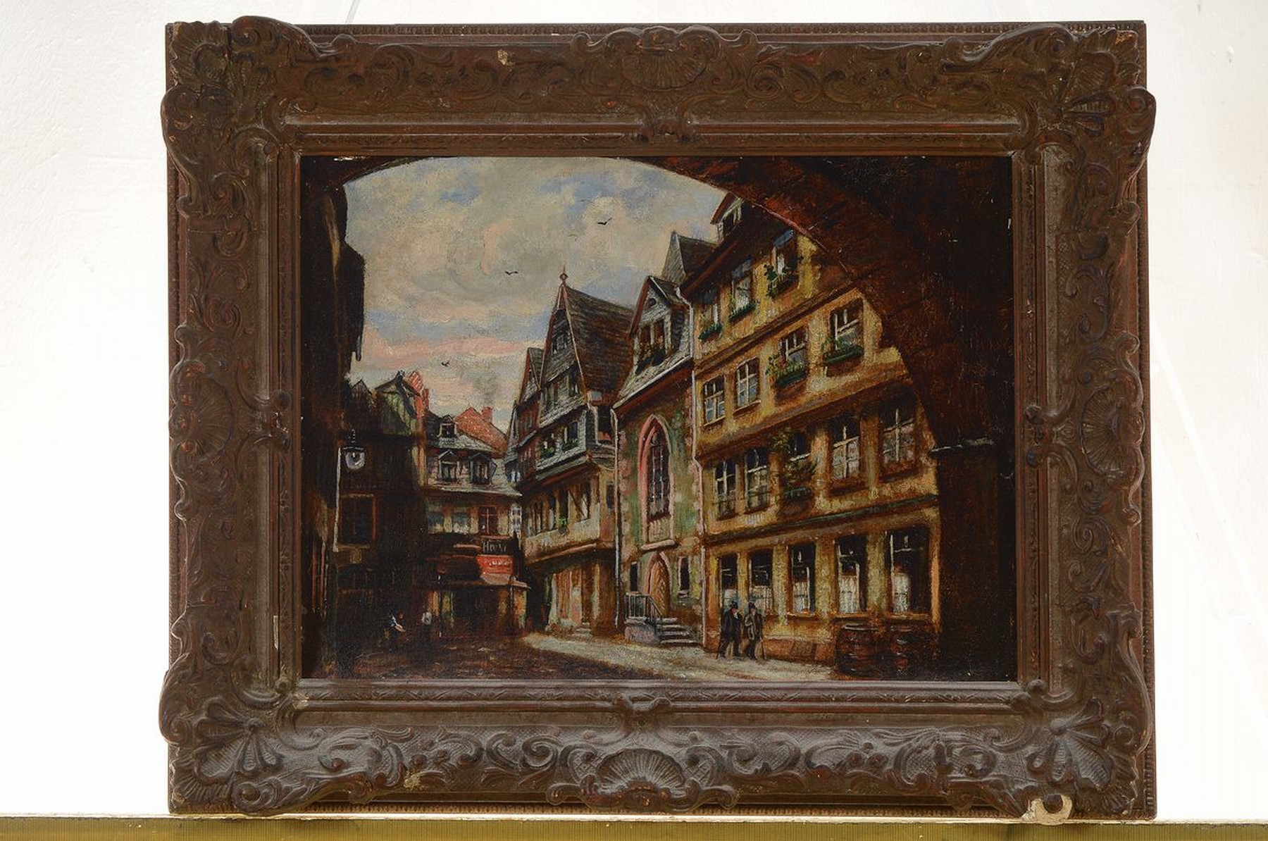 Detail k: Hanni Franke, 1890 Hochheim-1973 Frankfurt, Blick durch einen Torbogen in die Stadt, Öl auf Malkarton, dieser wellig, rückseitig signiert, ca. ...