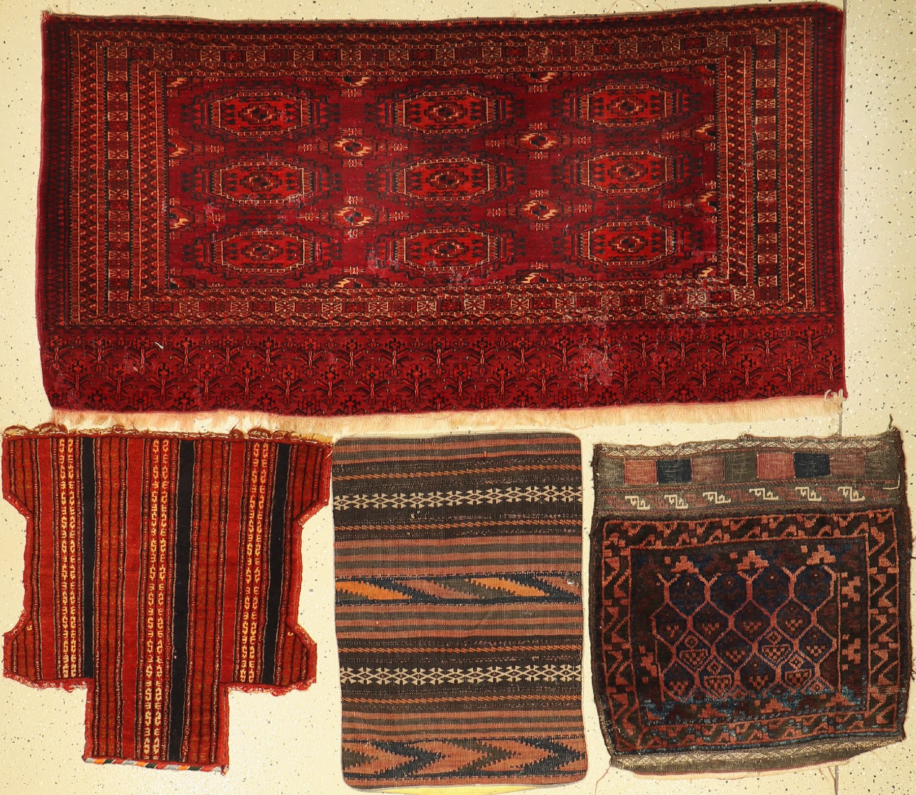 Konvulut aus 4 Lots, Turkmenistan, (Djowal,Sattelauflage,Tasche),um 1940/1950, Wolle auf Wolle, EHZ: 3-4