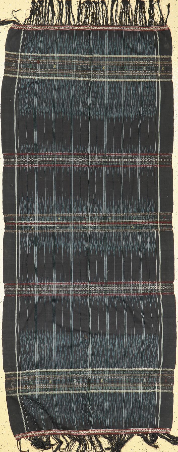 Sumba Ikat alt, Indonesien, um 1950, Baumwolle, ca. 205 x 88 cm, EHZ: 2