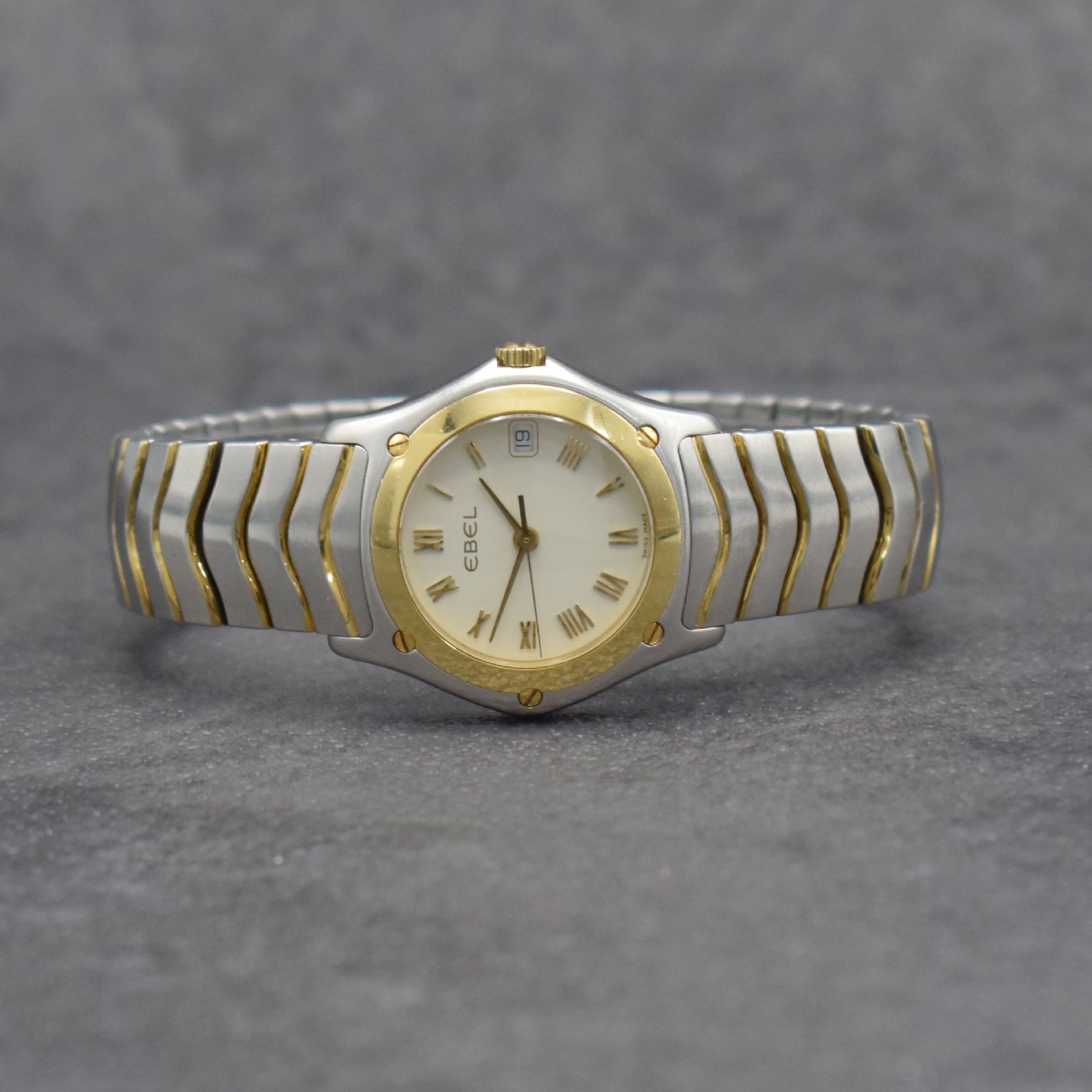 EBEL Sport Classique Damenarmbanduhr, Schweiz um 2005, quarz, Edelstahlgeh. mit Goldlünette, Gliederband m. dopp. Faltschl., cremefarb. Zifferbl. m. ...