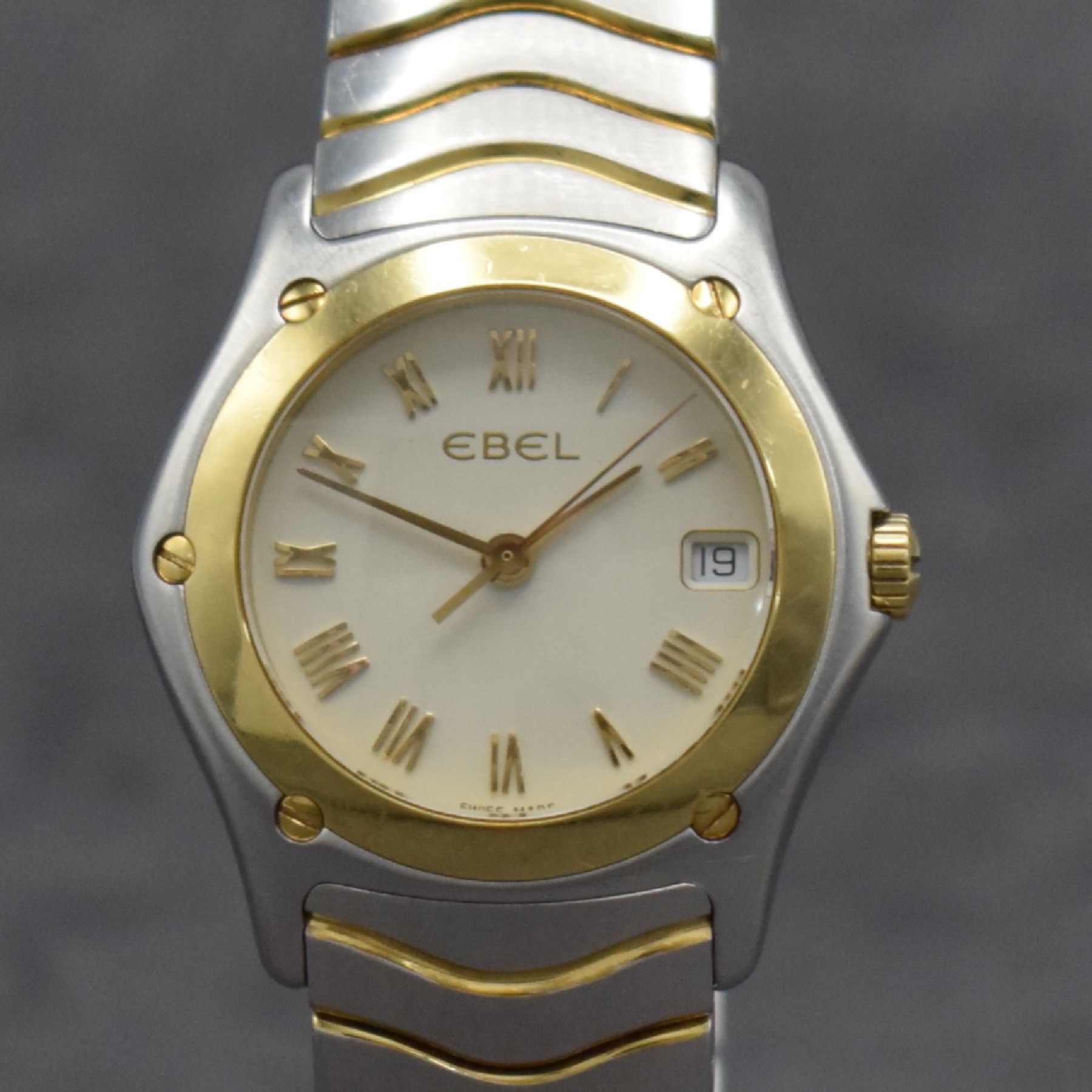 Detail c: EBEL Sport Classique Damenarmbanduhr, Schweiz um 2005, quarz, Edelstahlgeh. mit Goldlünette, Gliederband m. dopp. Faltschl., cremefarb. Zifferbl. m. ...