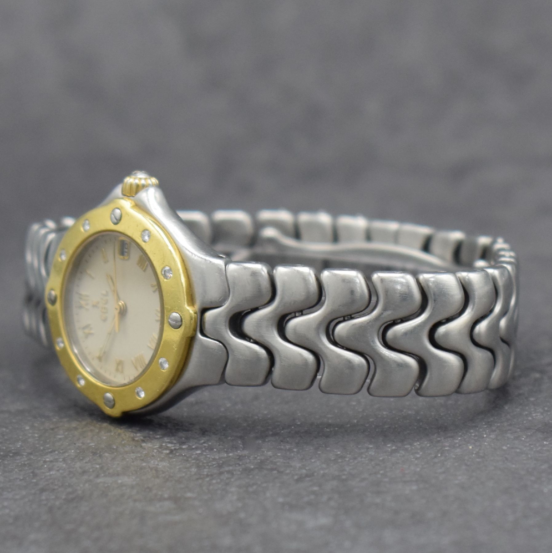 Detail d: EBEL Sportwave Damenarmbanduhr, Schweiz um 1990, quarz, Edelstahlgeh. m. GG Lünette, Gliederband m. dopp. Faltschl., Lünette auf Kundenwunsch m. ...
