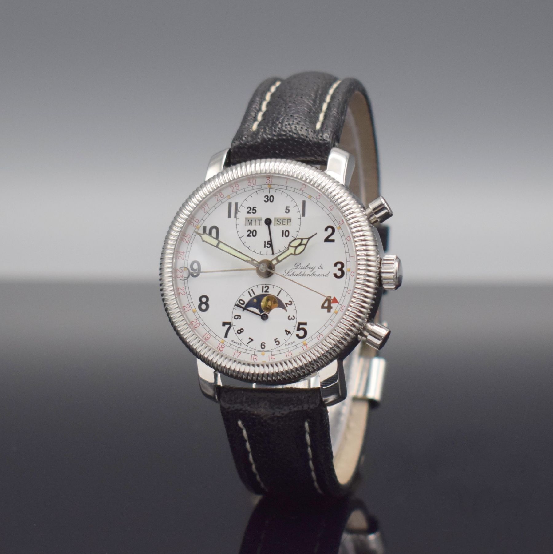 Detail b: DUBEY & SCHALDENBRAND Armbandchronograph mit Vollkalender in Stahl, Schweiz um 1995, Automatik, beids. vergl. Geh. m. Riffel- Lünette, weißes ...