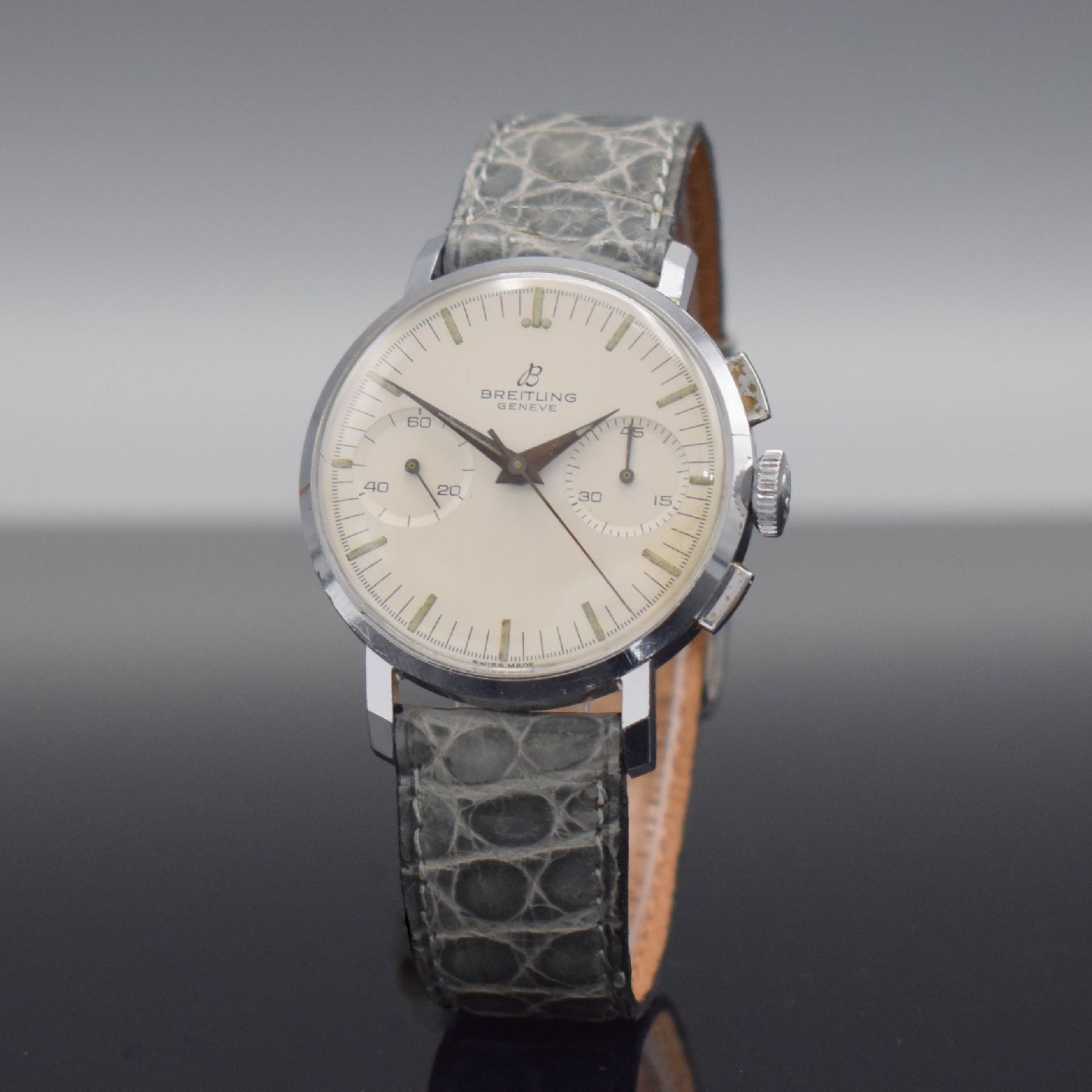 Detail b: BREITLING GENEVE Armbandchronograph Ref. 1199, Schweiz um 1965, Handaufzug, verchromtes Geh., gedr. Stahlboden, orig. Krone, silb. Zifferbl., ...