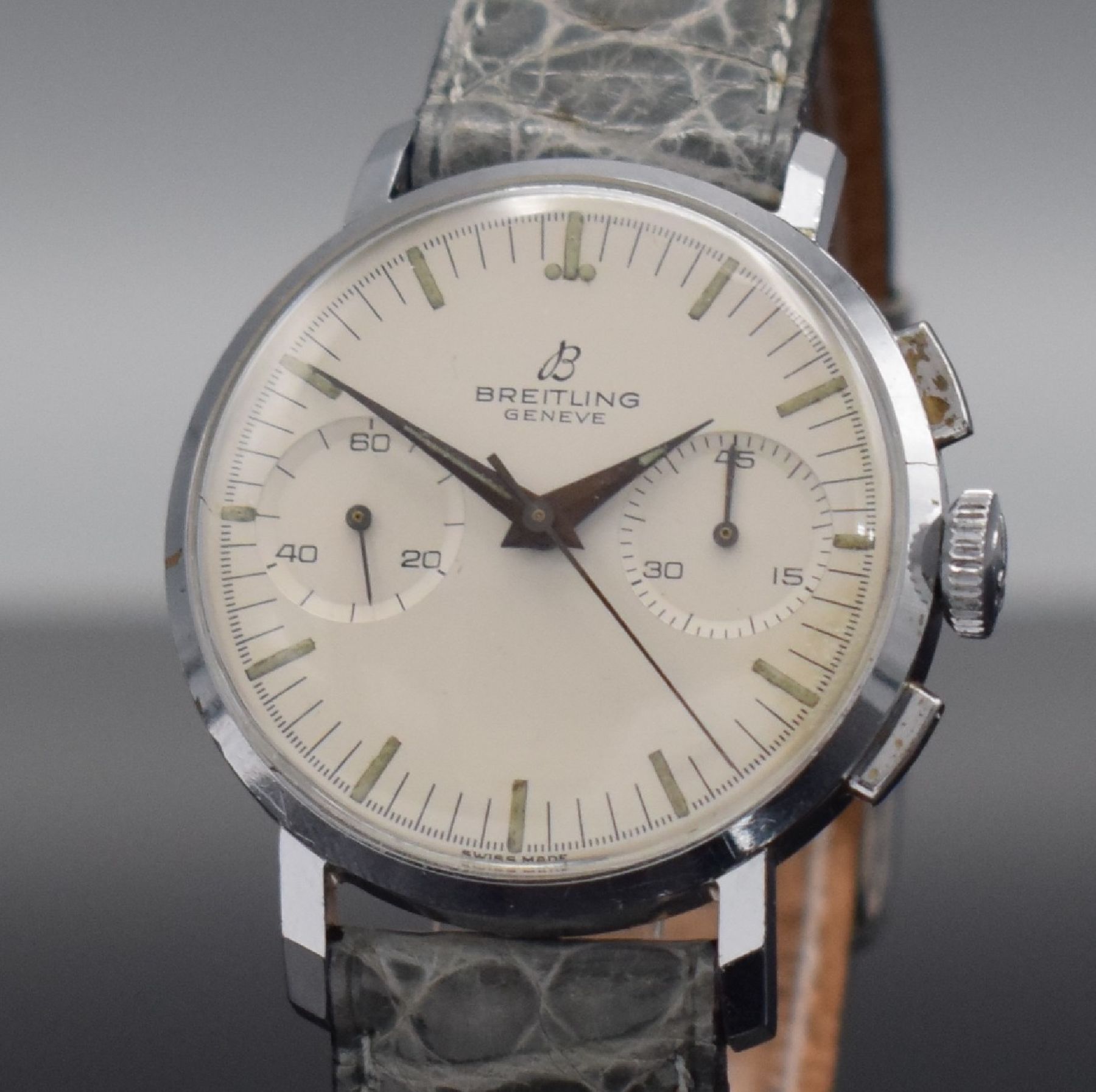 Detail c: BREITLING GENEVE Armbandchronograph Ref. 1199, Schweiz um 1965, Handaufzug, verchromtes Geh., gedr. Stahlboden, orig. Krone, silb. Zifferbl., ...