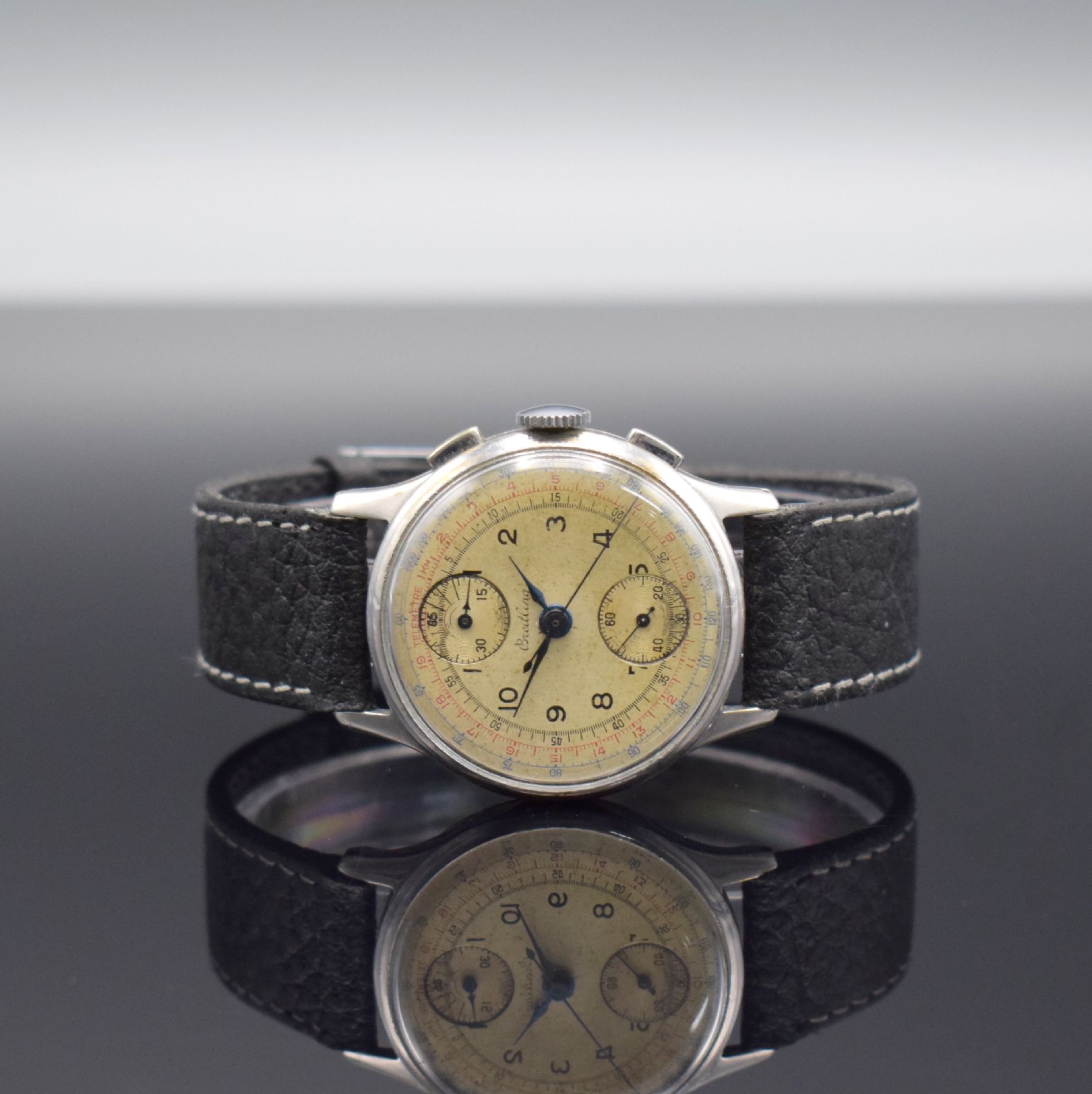 BREITLING Venus 170 Armbandchronograph, Schweiz um 1940, Handaufzug, verchromtes Geh., gedr. Stahlboden, silb. Zifferbl. patiniert, rote Telemeter- & ...