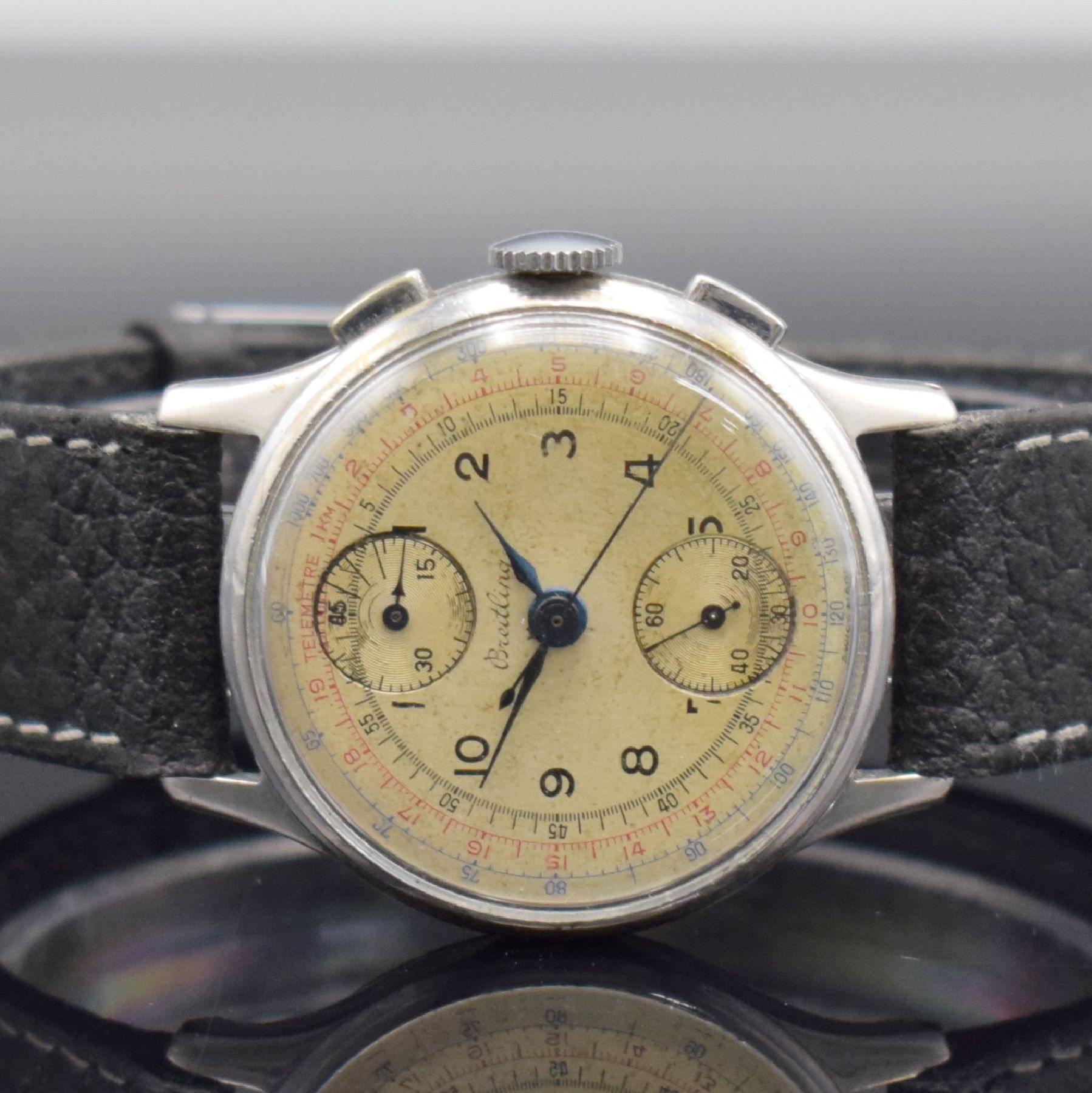 Detail a: BREITLING Venus 170 Armbandchronograph, Schweiz um 1940, Handaufzug, verchromtes Geh., gedr. Stahlboden, silb. Zifferbl. patiniert, rote Telemeter- & ...