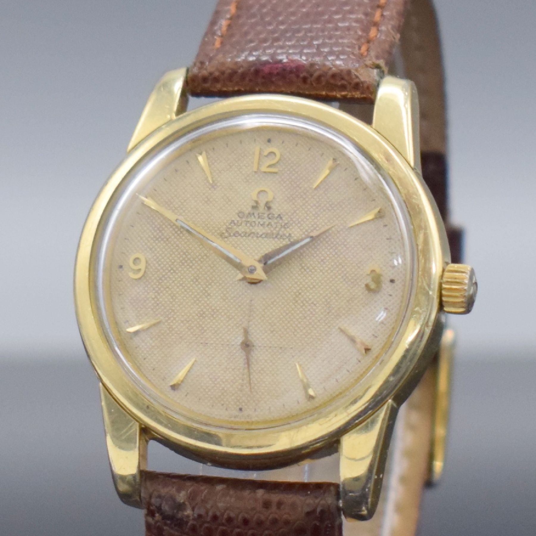 Detail c: OMEGA Seamaster Ref. 2875-1 Armbanduhr in Stahl mit Goldhaube, Schweiz um 1961, Automatik, verschr. Geh., Boden m. Seamaster- Logo, guill. Zifferbl. ...