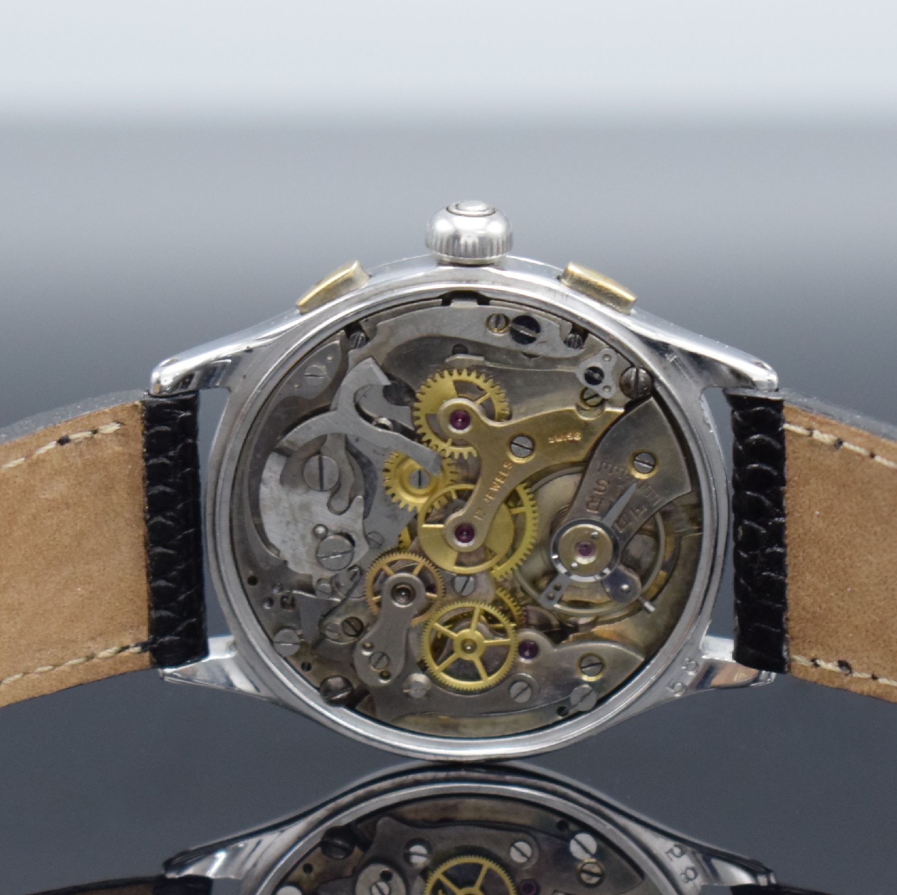 Detail e: LANDERON verchromter 3-Drücker Armbandchronograph mit schwarzem Glanzzifferblatt, Schweiz um 1940, 3-tlg. Geh., Stahlboden aufgedr., ...