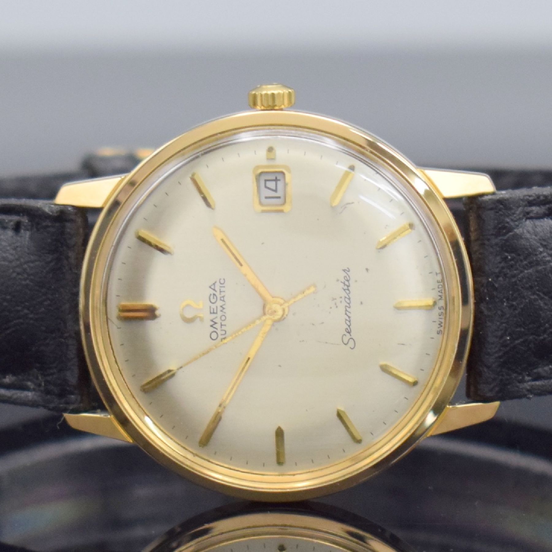Detail a: OMEGA Seamaster Ref. 166.002 Herrenarmbanduhr, Schweiz um 1964, Automatik, verg. Geh., verschr. Stahlboden m. Seamaster-Logo, orig. Krone & Glas, ...