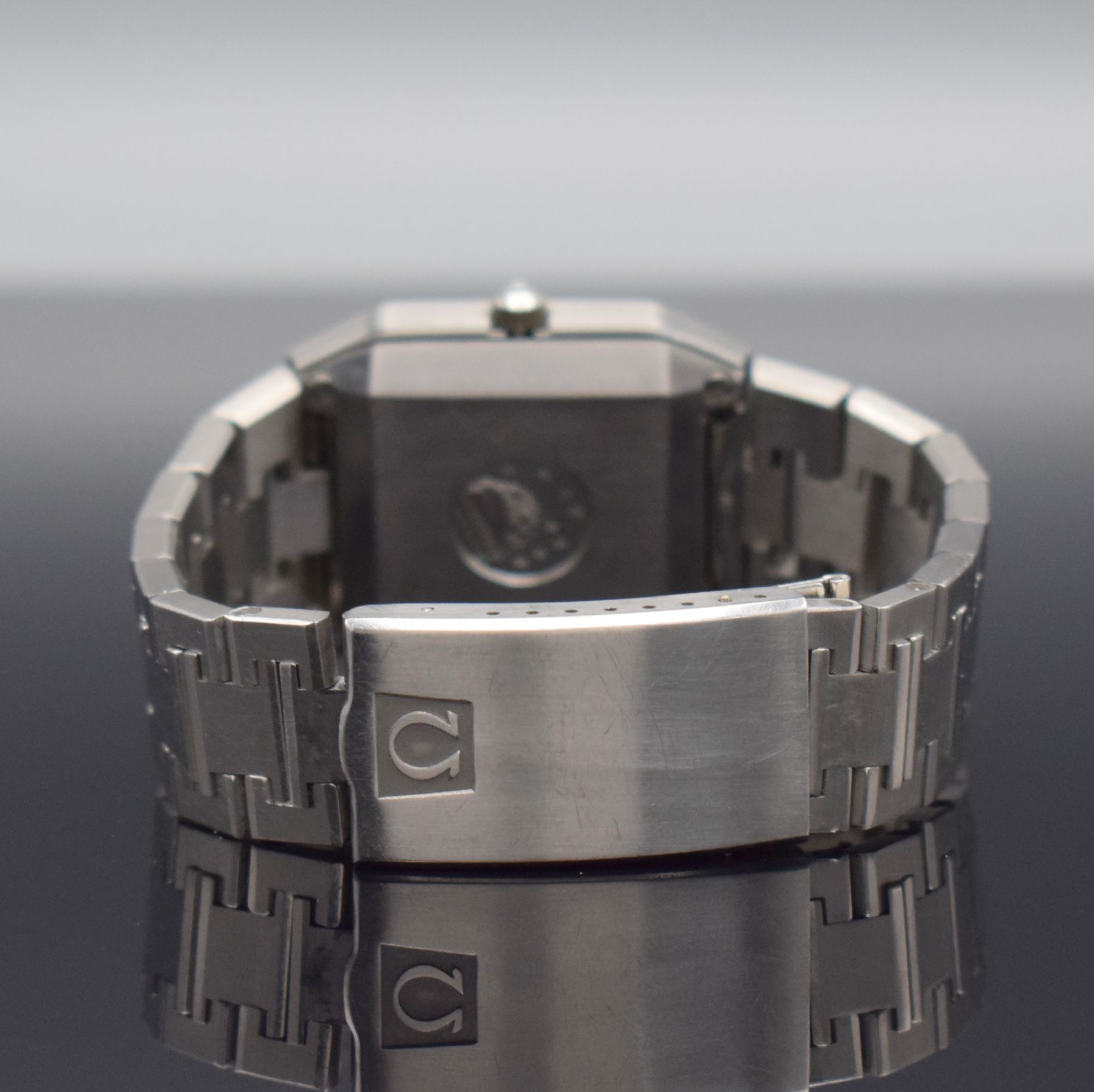 Detail d: OMEGA Constellation Ref. 568 0023 Herren- Armbanduhr in Stahl/Stahlband, Schweiz um 1973, Automatik, 4-fach verschr. Geh., integr. orig. Band Ref. ...