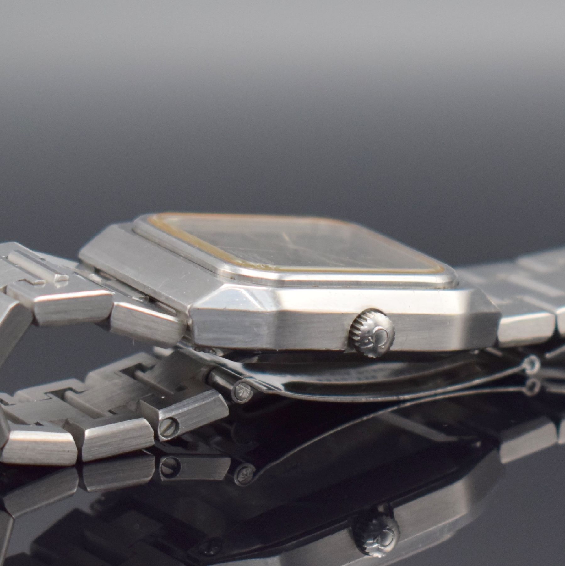 Detail e: OMEGA Constellation Ref. 568 0023 Herren- Armbanduhr in Stahl/Stahlband, Schweiz um 1973, Automatik, 4-fach verschr. Geh., integr. orig. Band Ref. ...