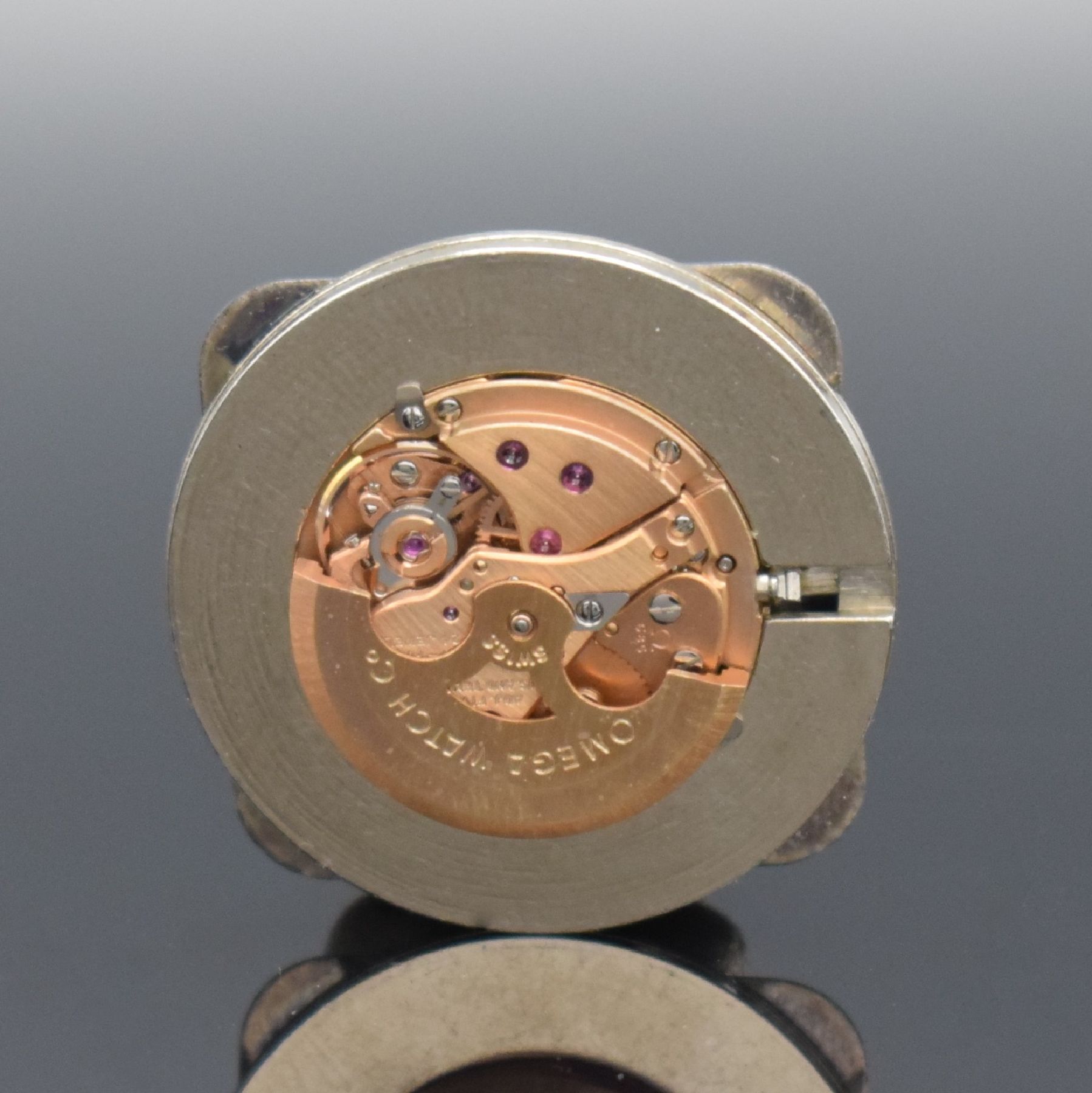 Detail g: OMEGA Constellation Ref. 568 0023 Herren- Armbanduhr in Stahl/Stahlband, Schweiz um 1973, Automatik, 4-fach verschr. Geh., integr. orig. Band Ref. ...