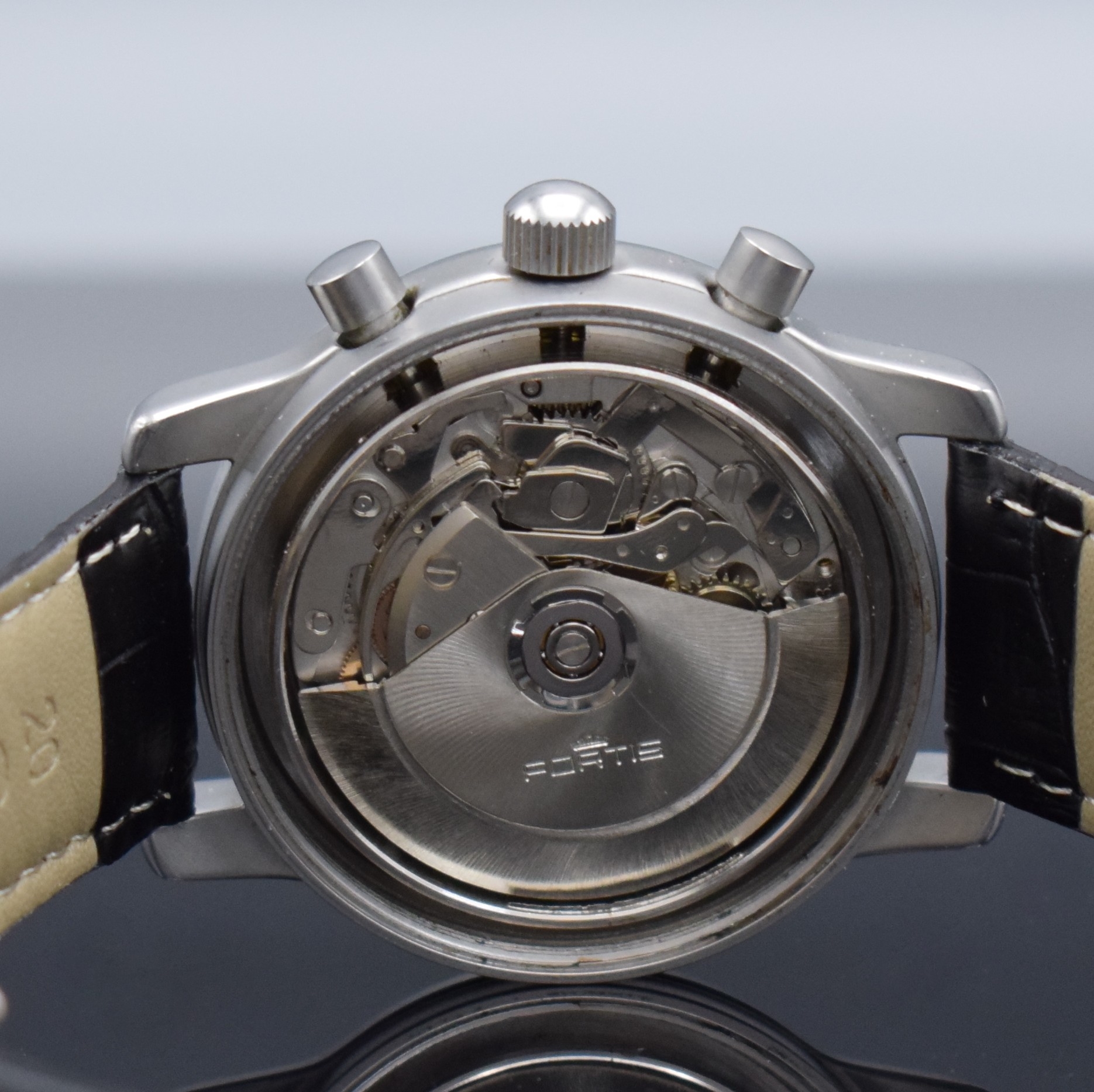 Detail f: FORTIS Referenz 598.10.151 Chronometer- Chronograph in Stahl, Schweiz um 1995, Automatik, satiniertes Geh., Boden verschr., orig. Faltschl., ...