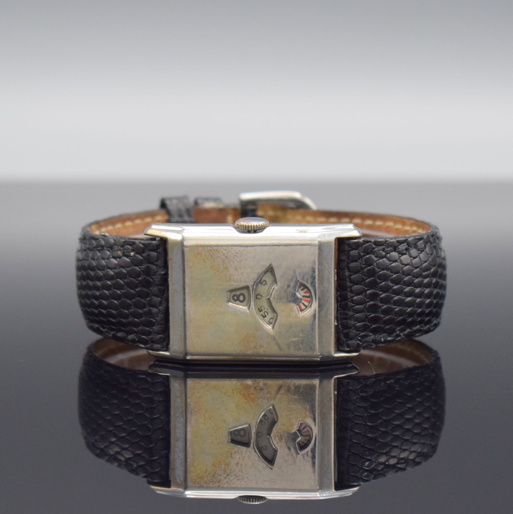 JUVENIA rechteckige Armbanduhr mit digitaler Anzeige, Schweiz um 1935, verchr. Nickelgeh., gestufte Seite, digitale Anzeige von Std., Min. & Sekunde, ...