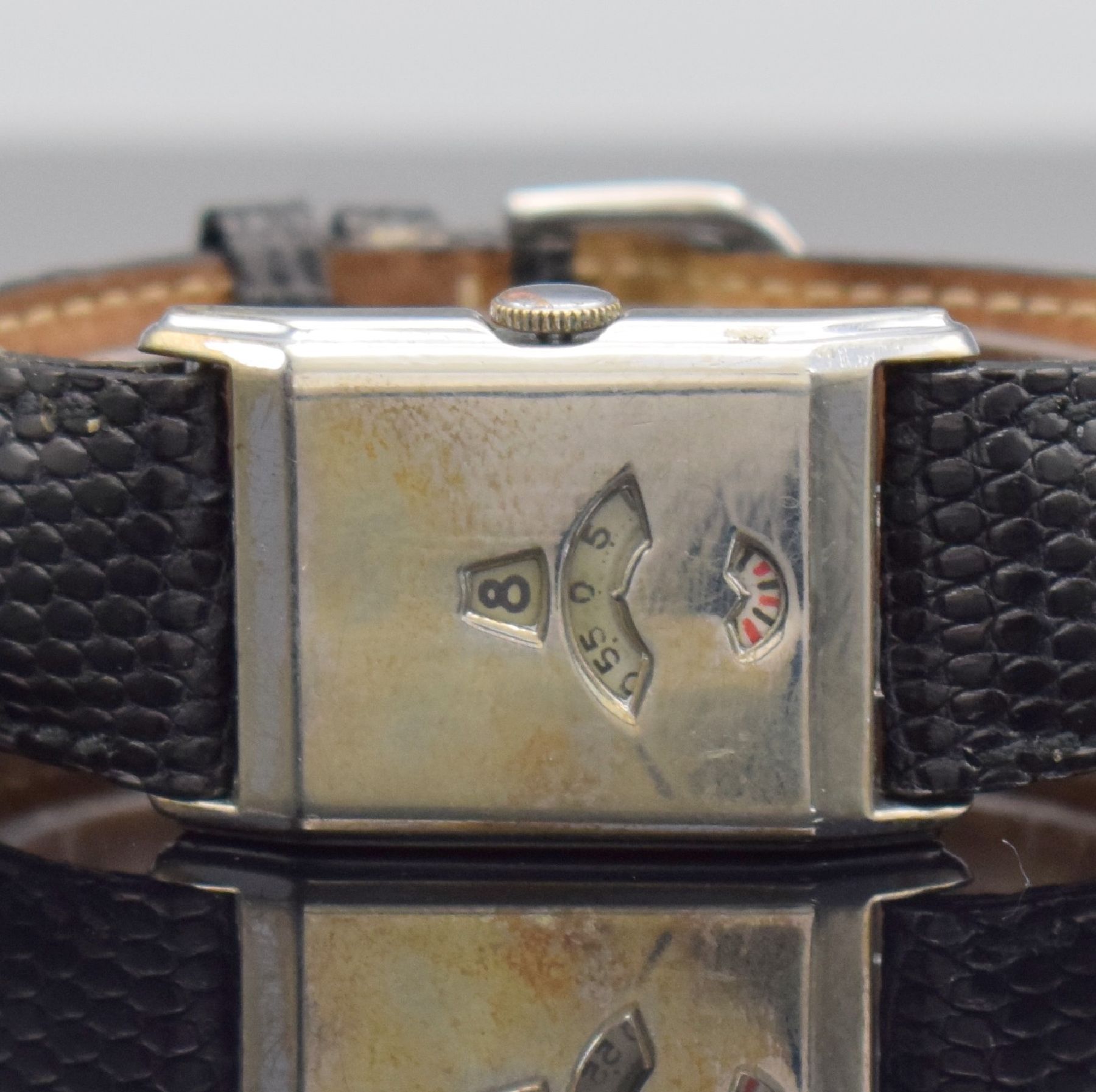 Detail a: JUVENIA rechteckige Armbanduhr mit digitaler Anzeige, Schweiz um 1935, verchr. Nickelgeh., gestufte Seite, digitale Anzeige von Std., Min. & Sekunde, ...
